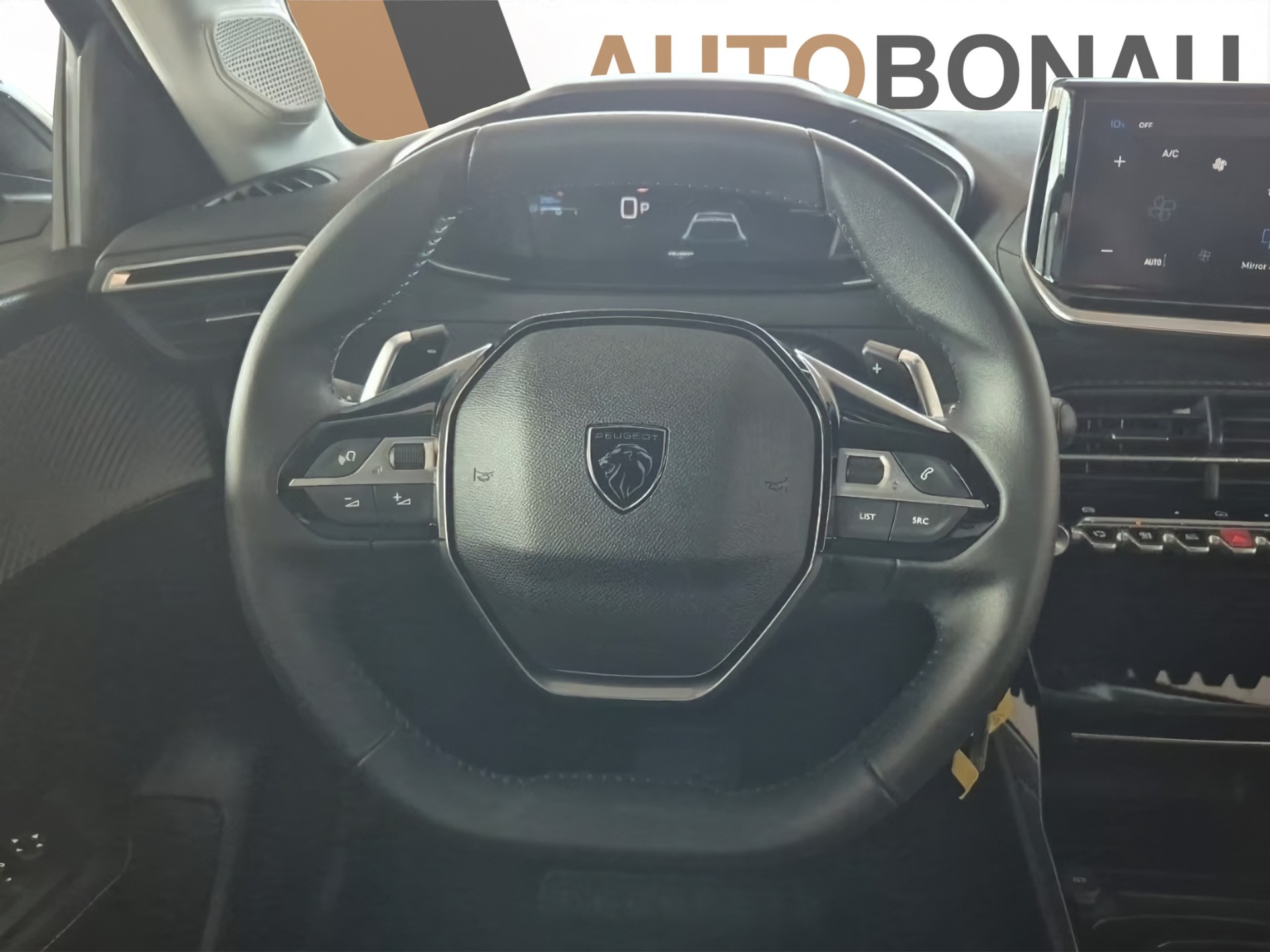 PEUGEOT 208 1.2 Hybrid Allure-image-51