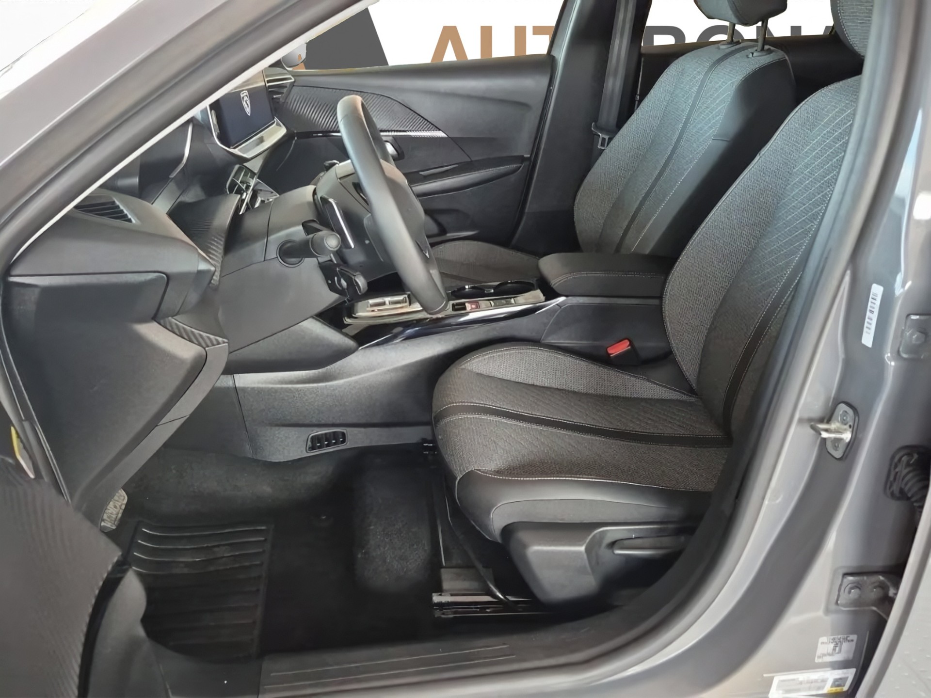 PEUGEOT 208 1.2 Hybrid Allure-image-47