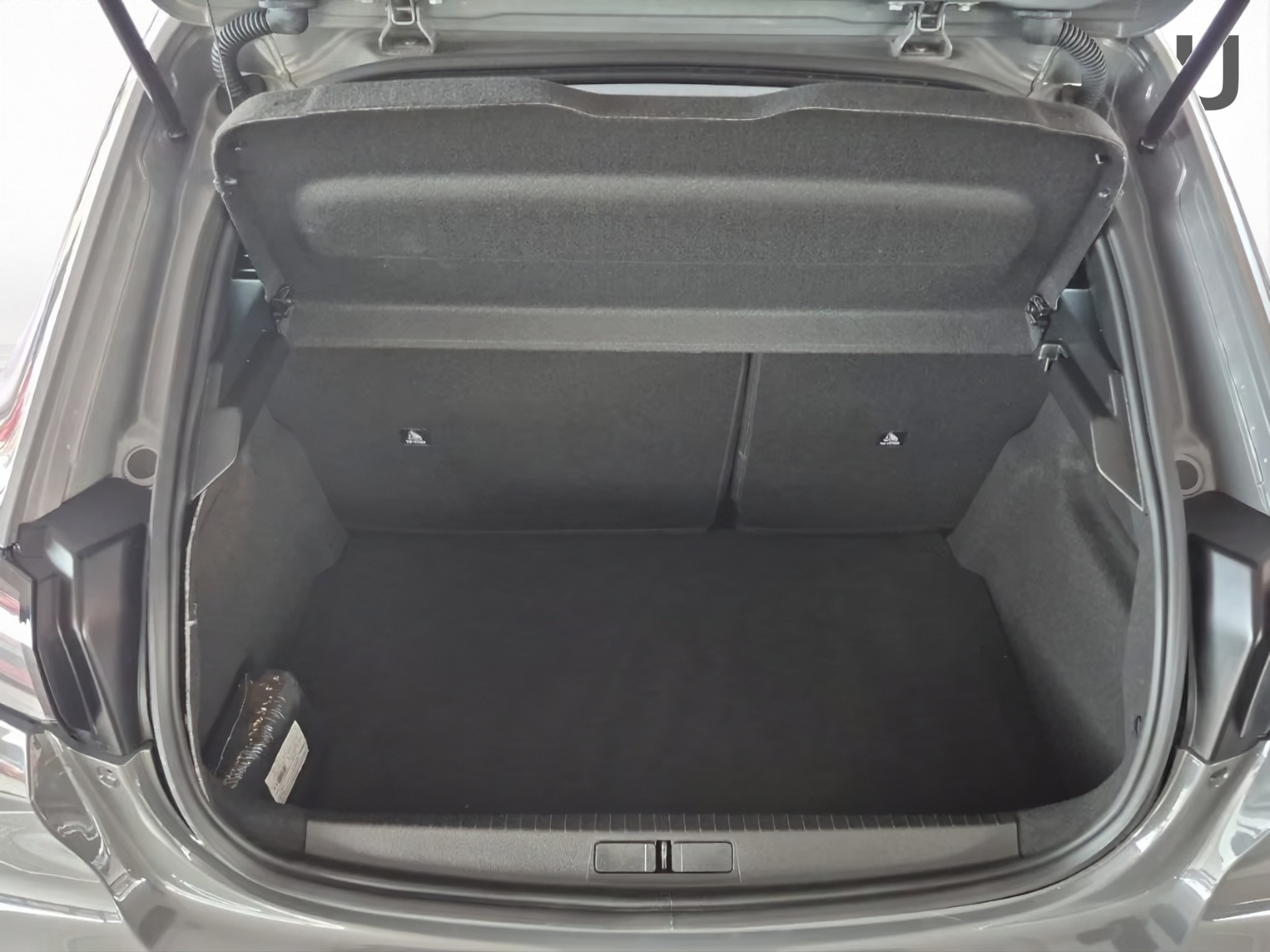 PEUGEOT 208 1.2 Hybrid Allure-image-33