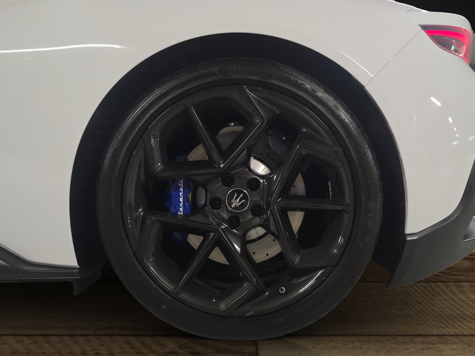 MASERATI MC 20 CH-Fahrzeug-image-15