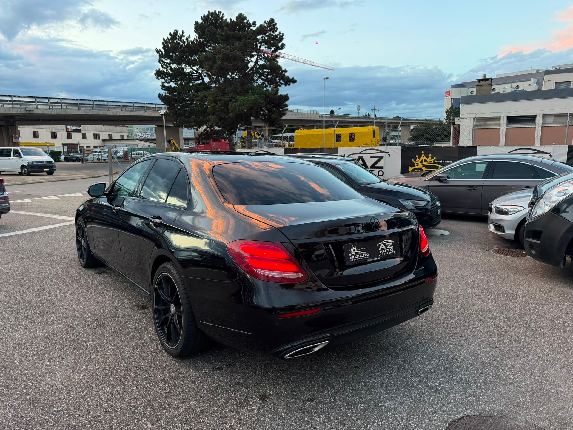 MERCEDES-BENZ E 200 AMG Line 9G-Tronic FULL BLACK GARANTIE 2 ans-showroom-element-3