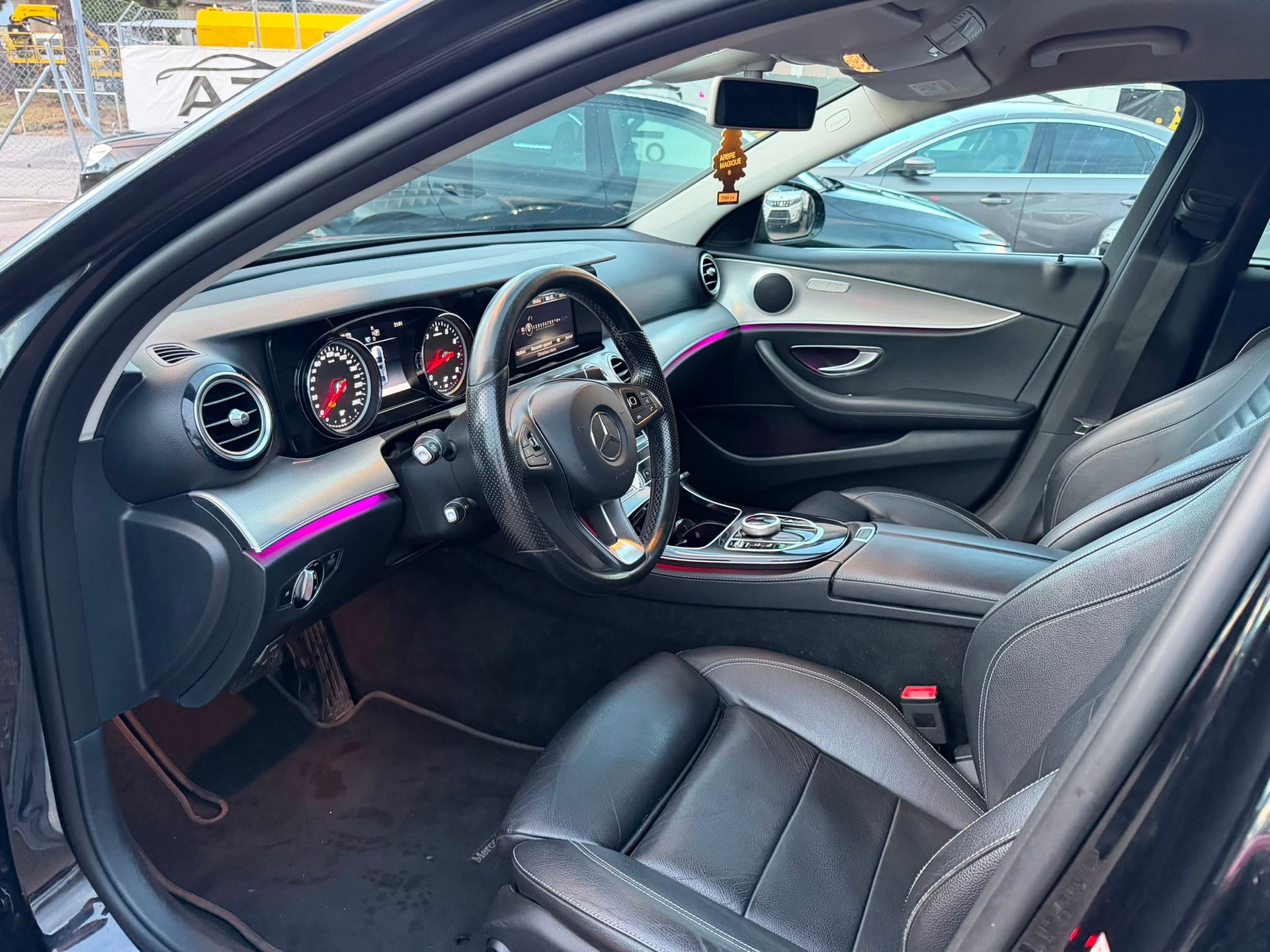 MERCEDES-BENZ E 200 AMG Line 9G-Tronic FULL BLACK GARANTIE 2 ans-image-8