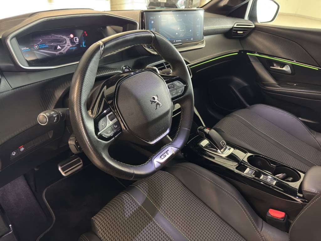 PEUGEOT 208 1.2 PureTech GT EAT8-image-12