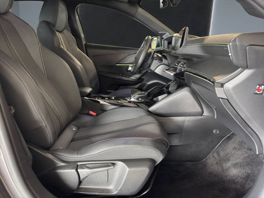 PEUGEOT 208 1.2 PureTech GT EAT8-image-10