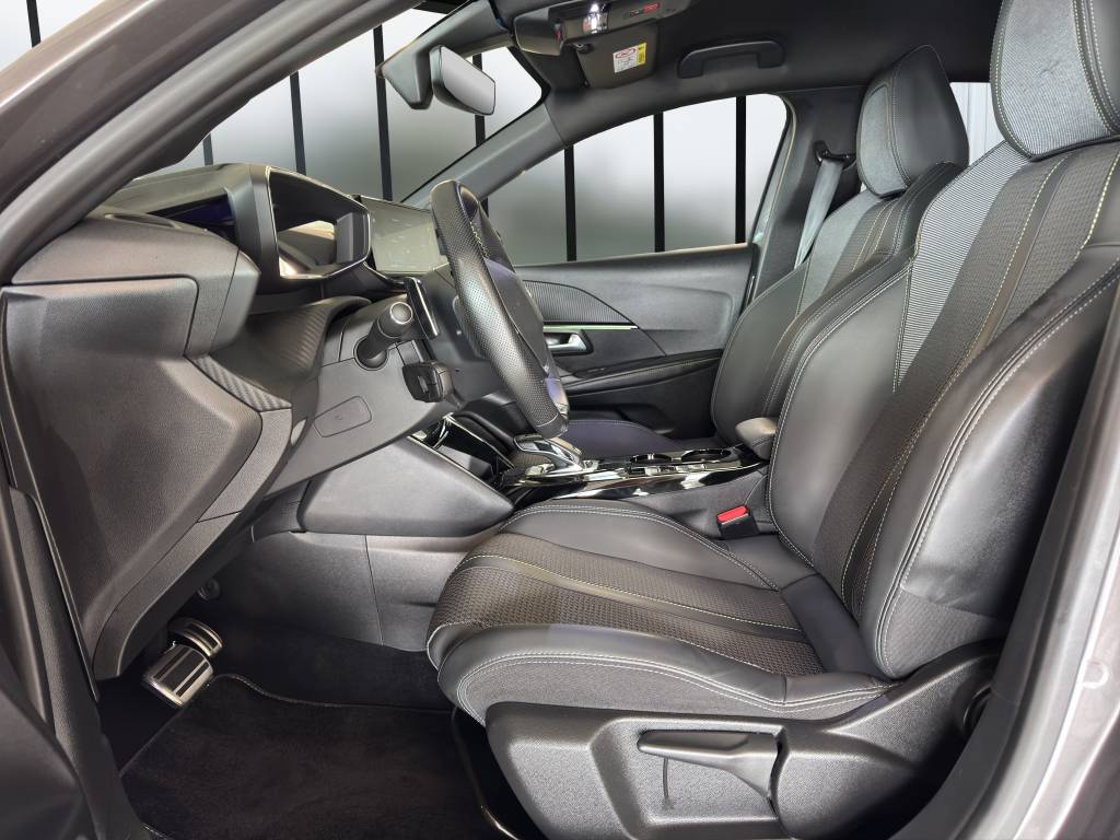 PEUGEOT 208 1.2 PureTech GT EAT8-image-7