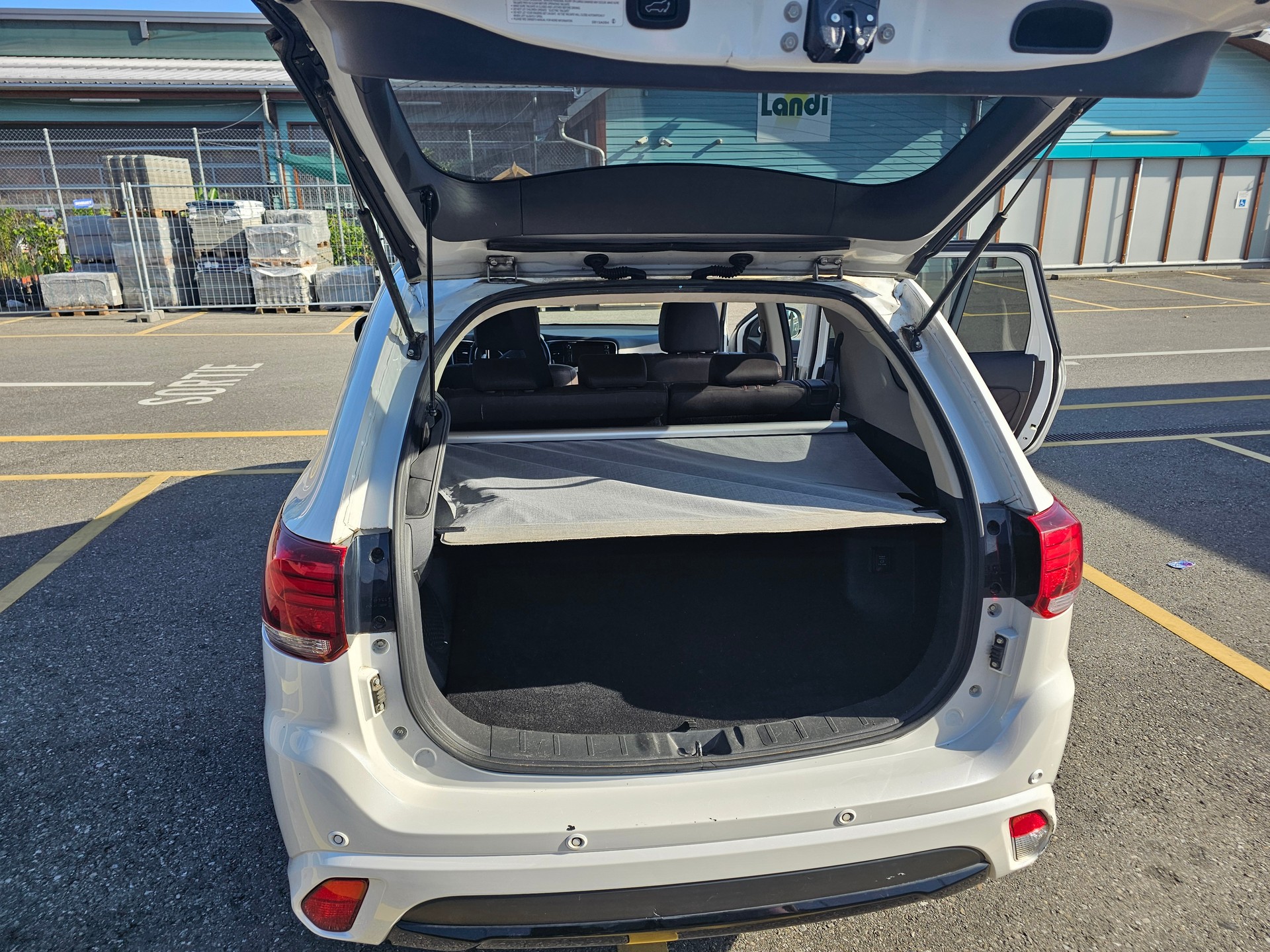 MITSUBISHI 2.0 PHEV Style-image-2