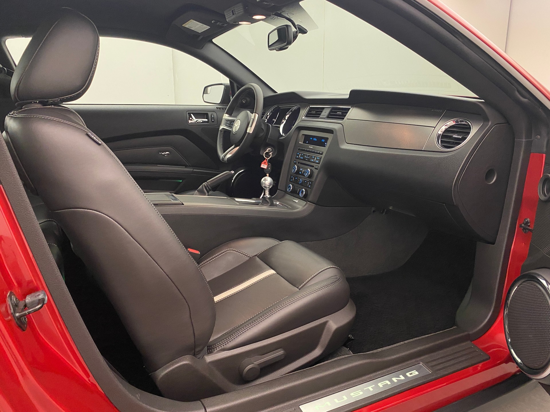 FORD Mustang 5.0 GT-image-12
