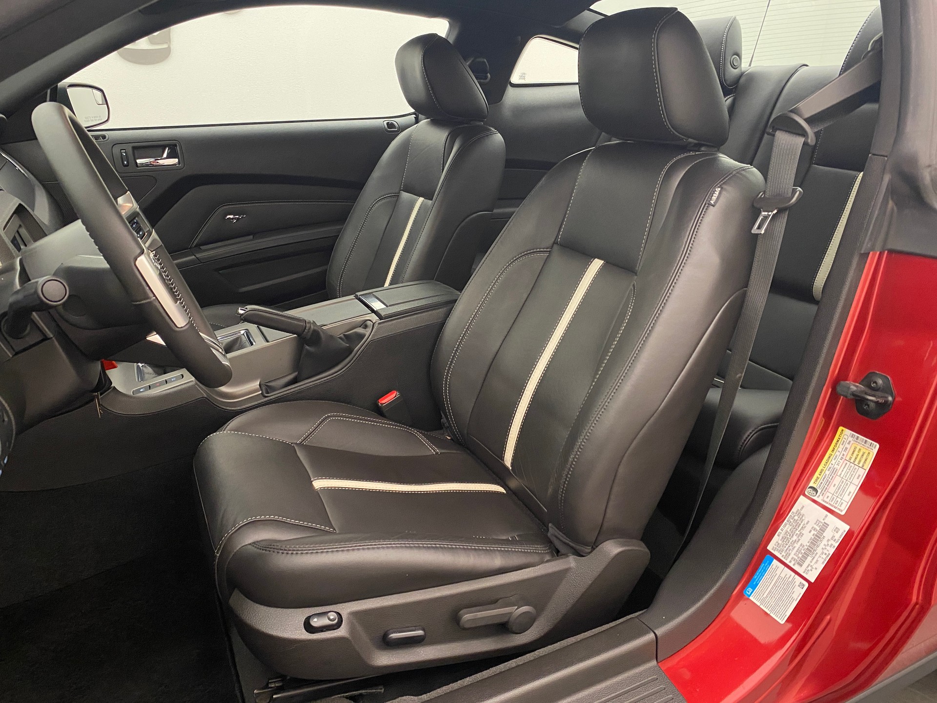 FORD Mustang 5.0 GT-image-9