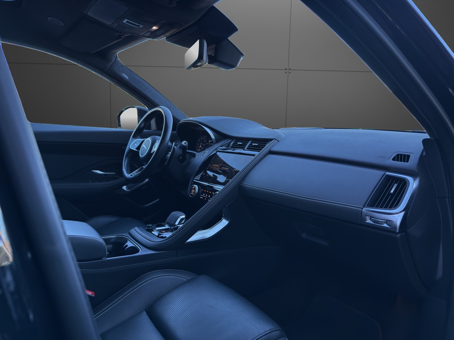JAGUAR E-Pace 2.0 P250 R-Dynamic SE AWD Automatik-image-9