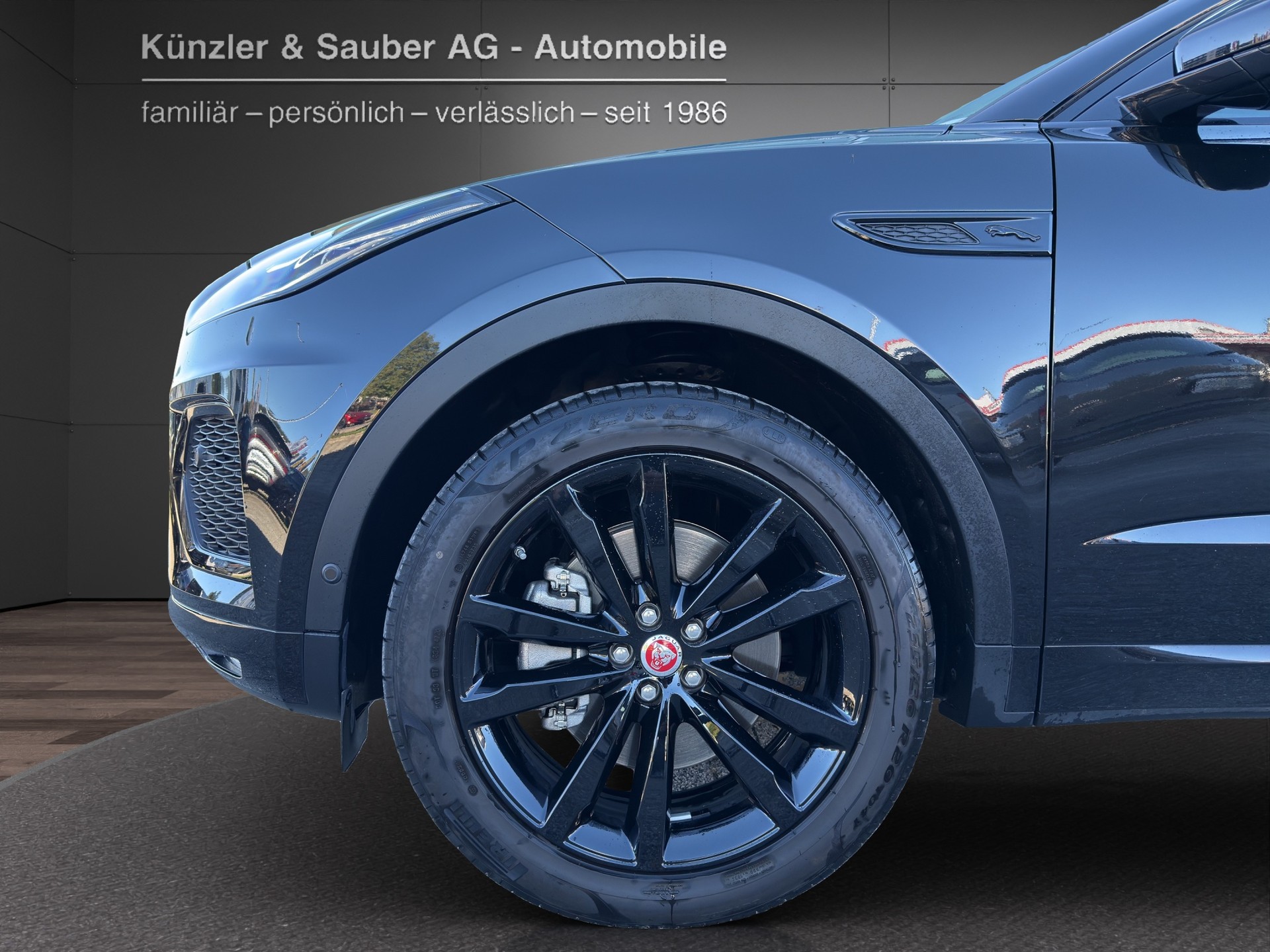 JAGUAR E-Pace 2.0 P250 R-Dynamic SE AWD Automatik-showroom-element-3