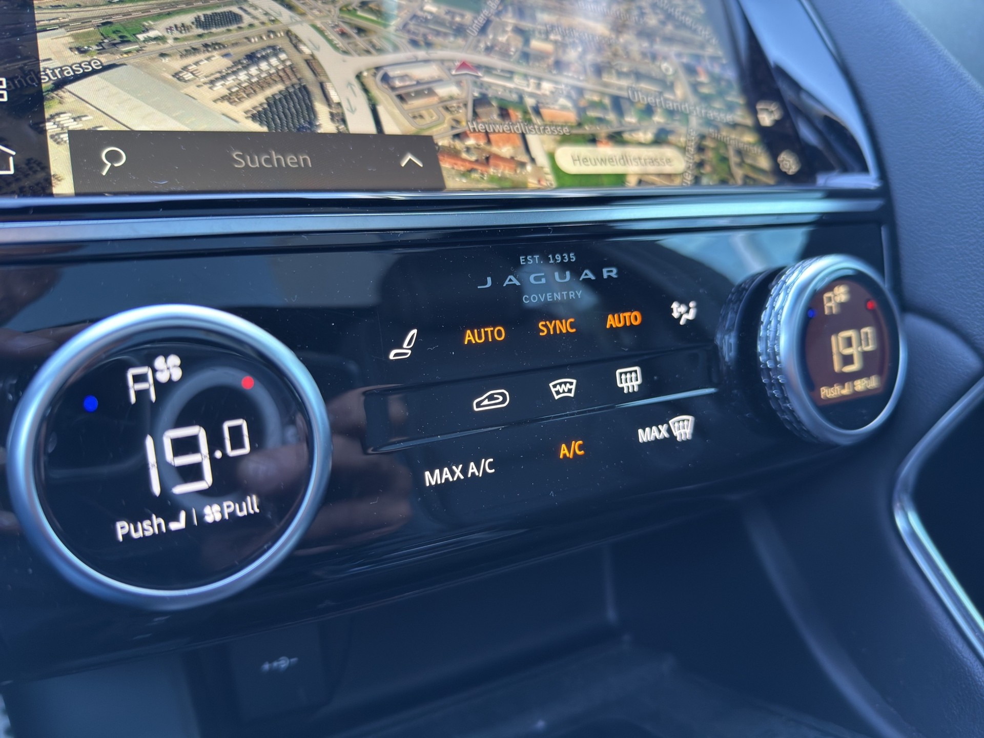 JAGUAR E-Pace 2.0 P250 R-Dynamic SE AWD Automatik-image-13