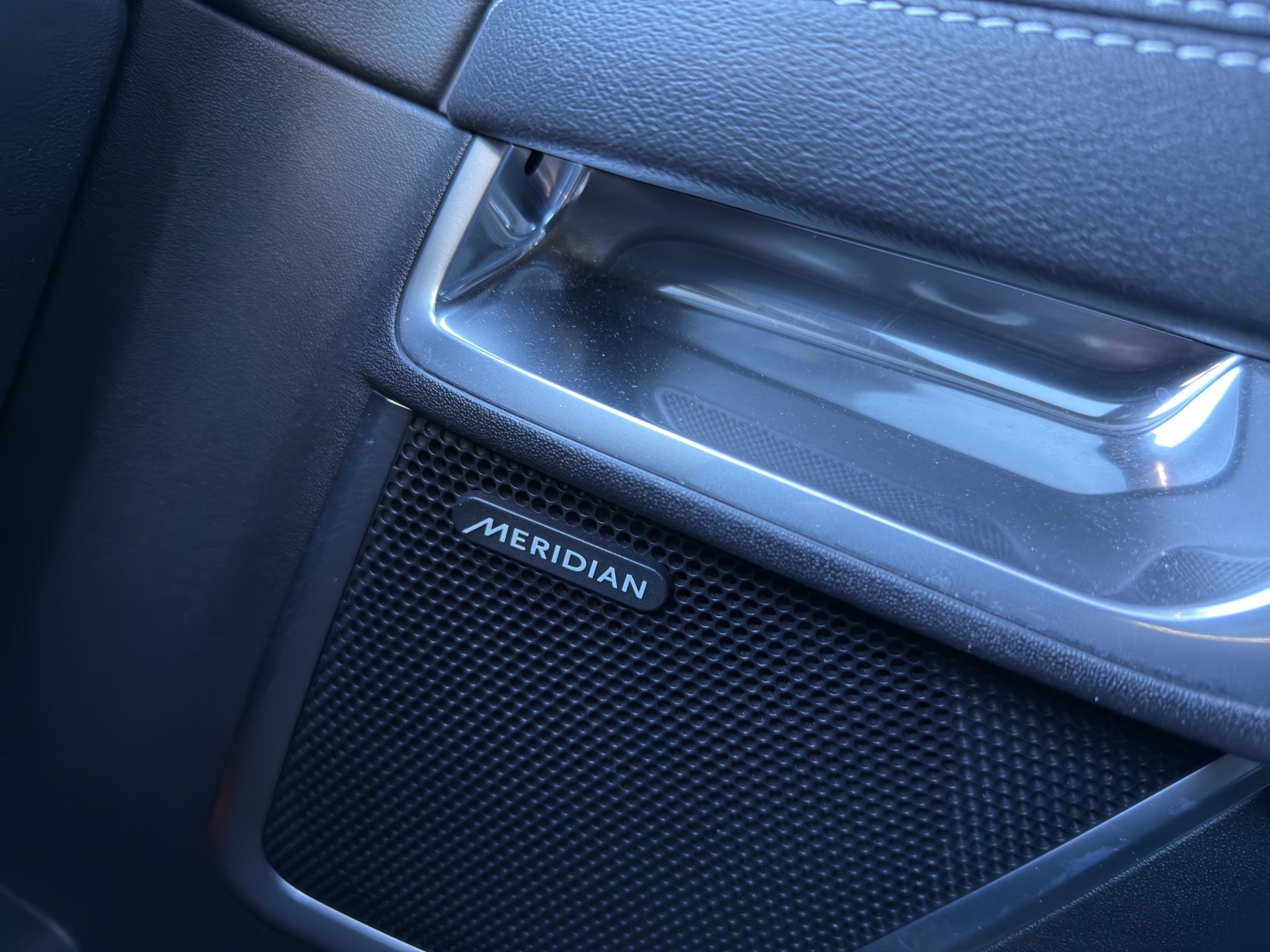 JAGUAR E-Pace 2.0 P250 R-Dynamic SE AWD Automatik-image-15