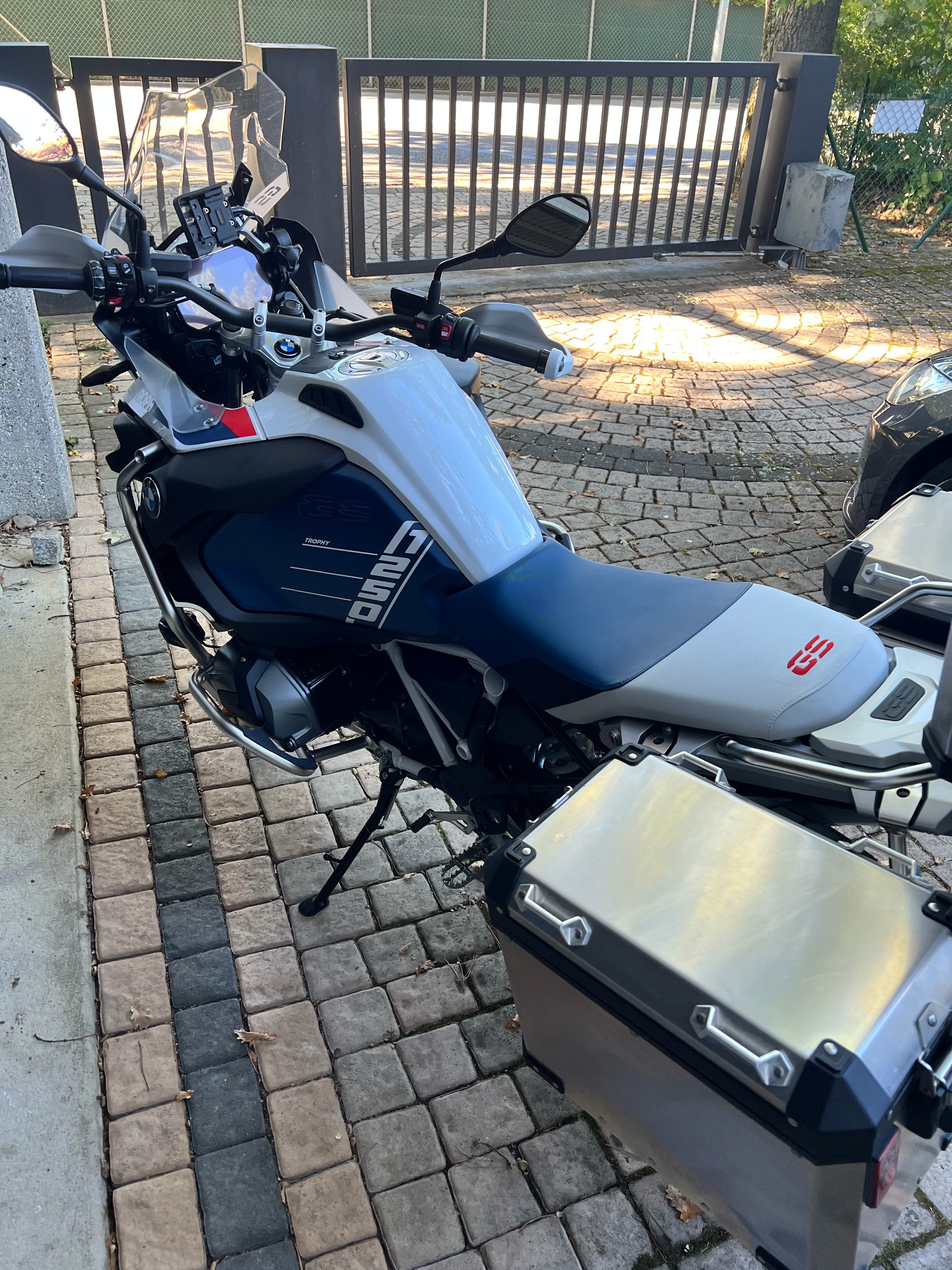 BMW R 1250 GS Adventure-image-2