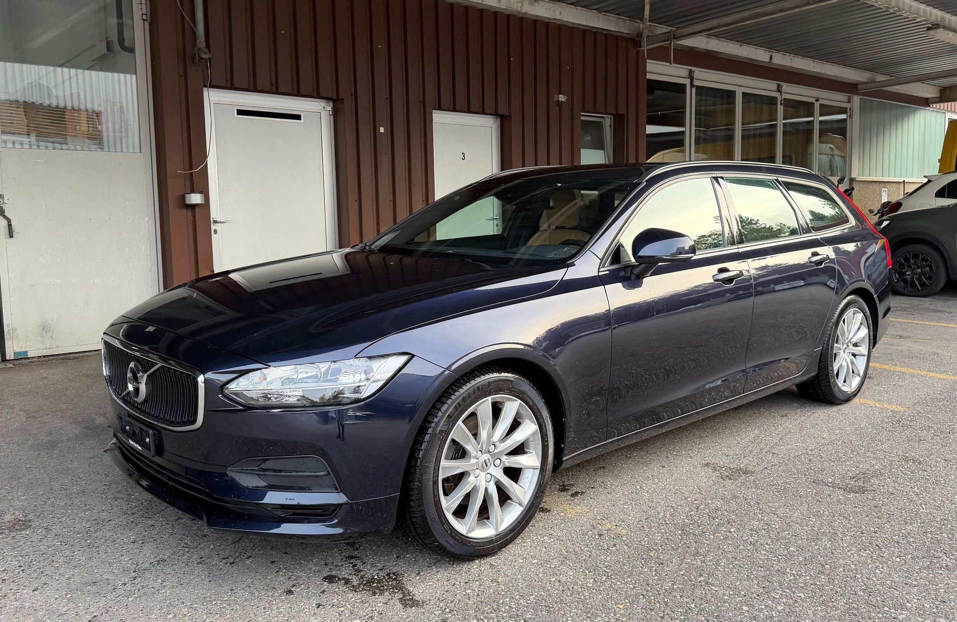 VOLVO V90 D3 AWD Momentum Geartronic