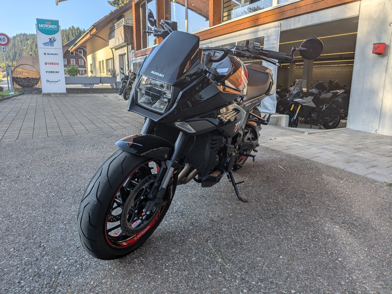 SUZUKI GSX-S 1000 KATANA-image-2