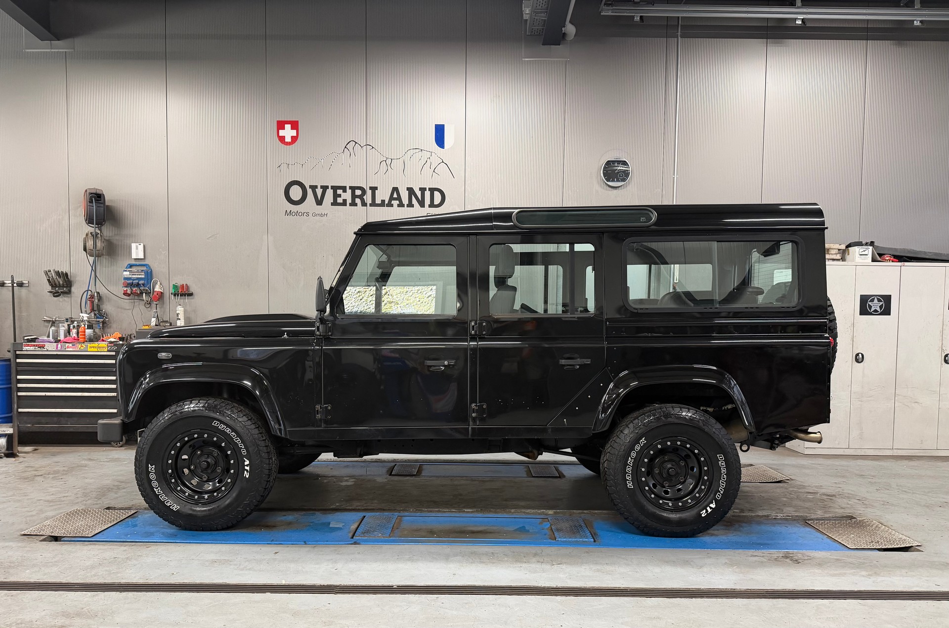 LAND ROVER Defender 110 2.2 TD4-showroom-element-1
