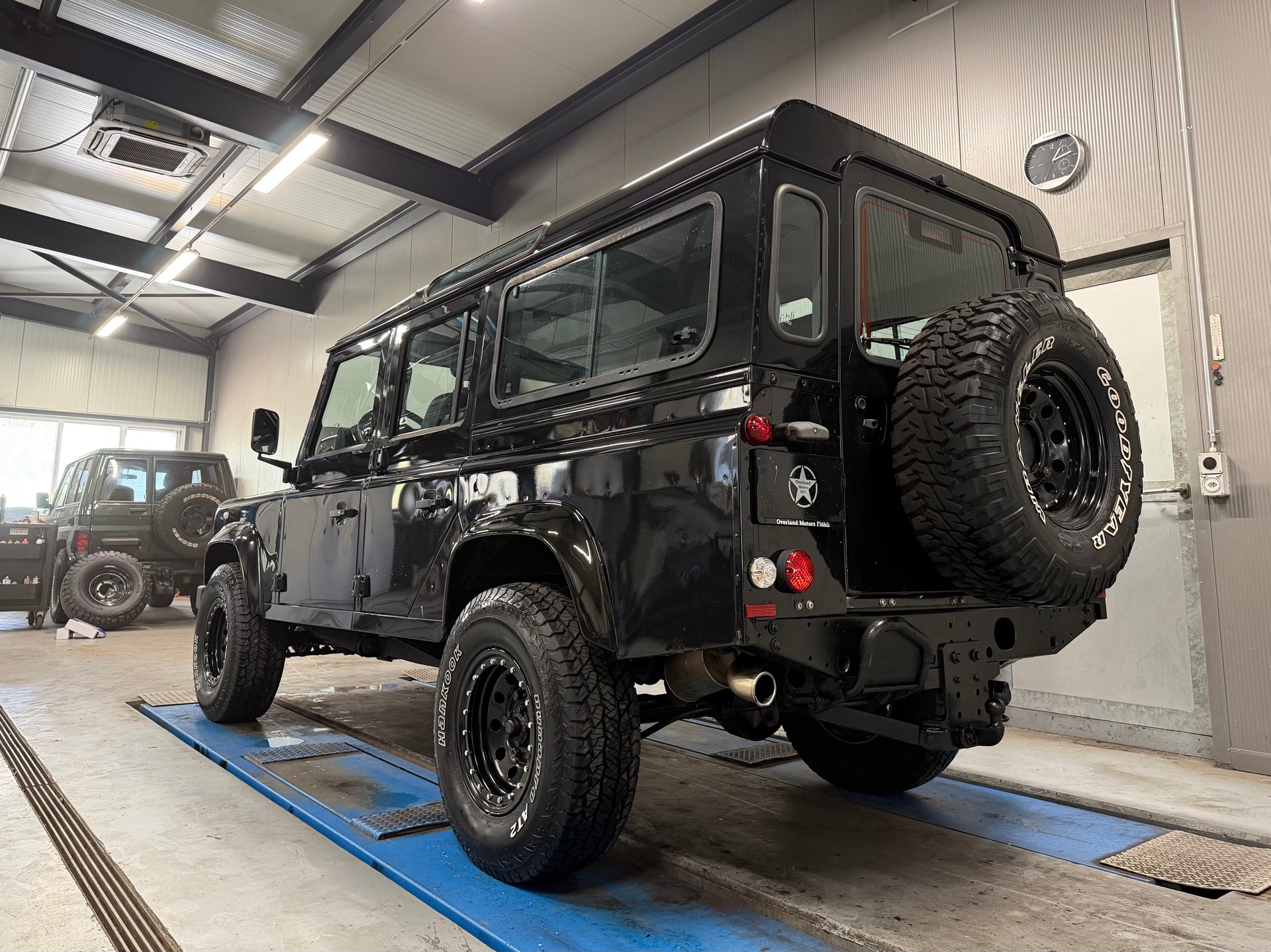 LAND ROVER Defender 110 2.2 TD4-showroom-element-2