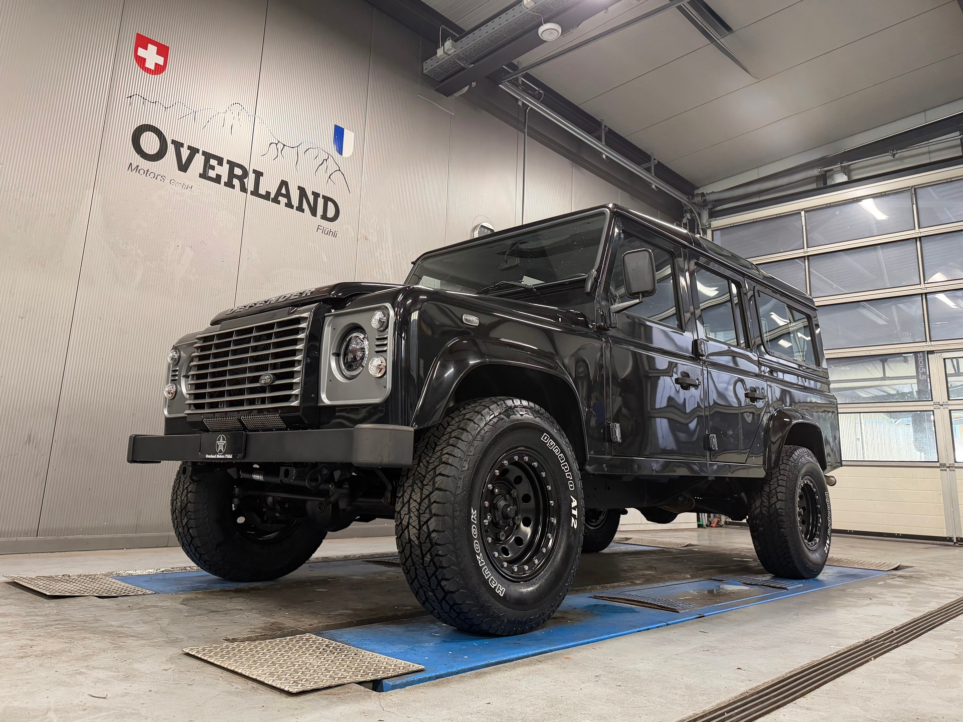LAND ROVER Defender 110 2.2 TD4-image-8