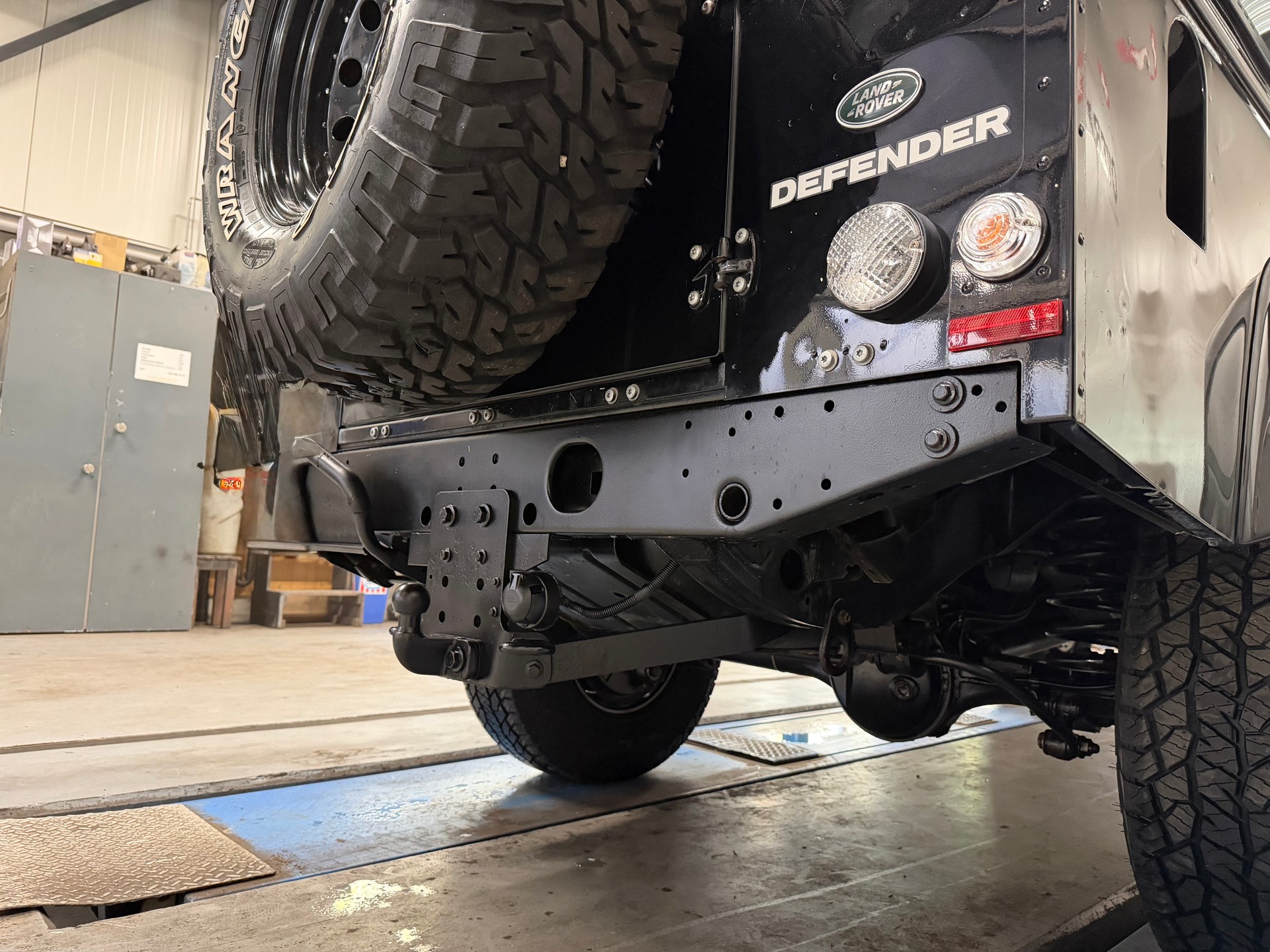 LAND ROVER Defender 110 2.2 TD4-image-5