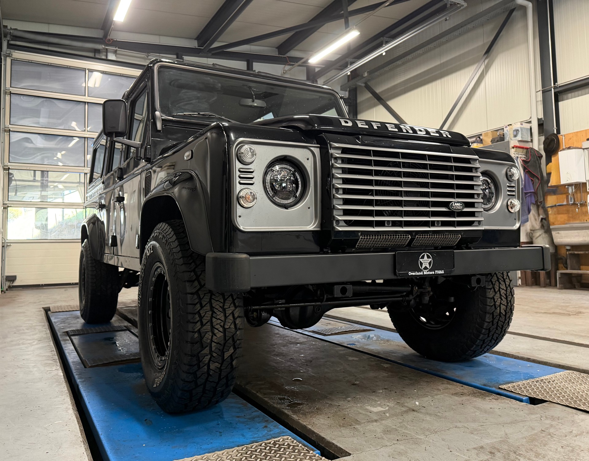 LAND ROVER Defender 110 2.2 TD4-image-6