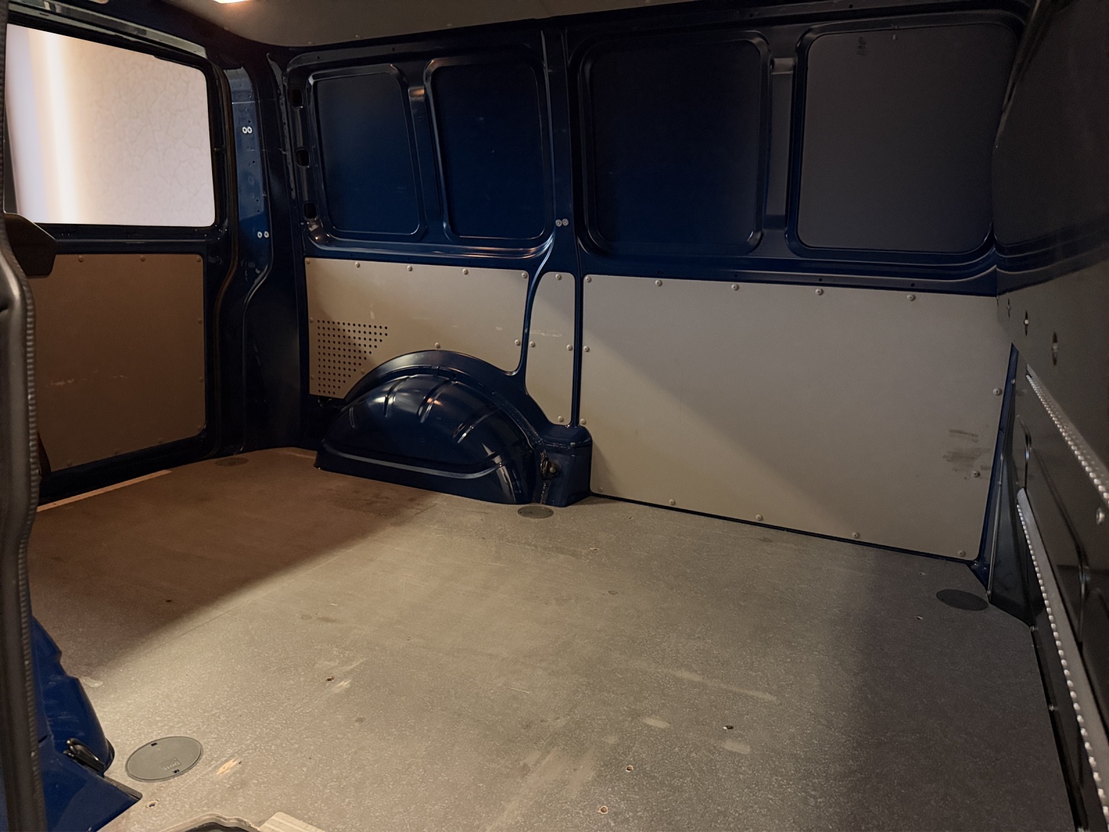 VW T6 2.0 TDI Transporter-image-9