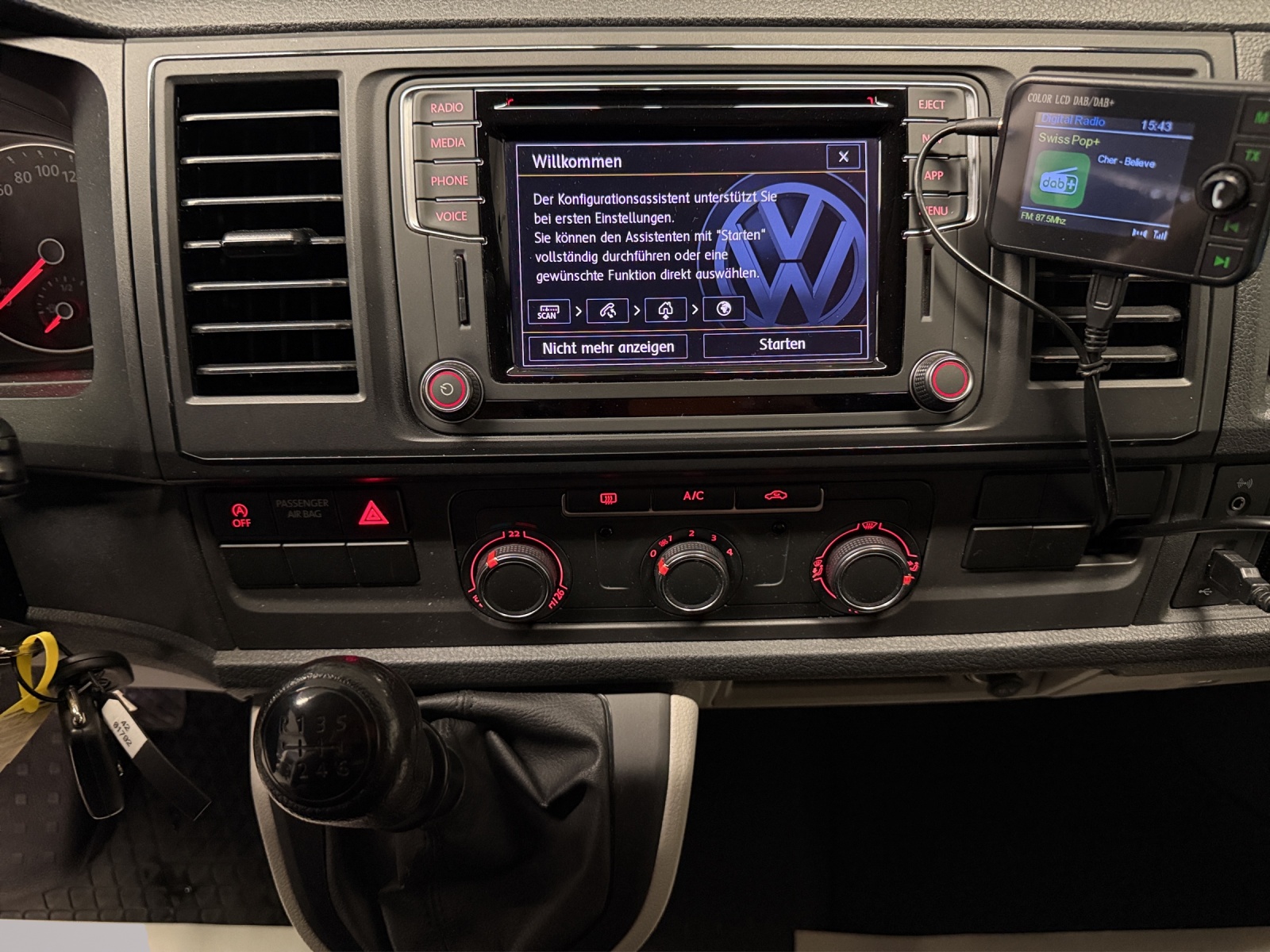 VW T6 2.0 TDI Transporter-image-12