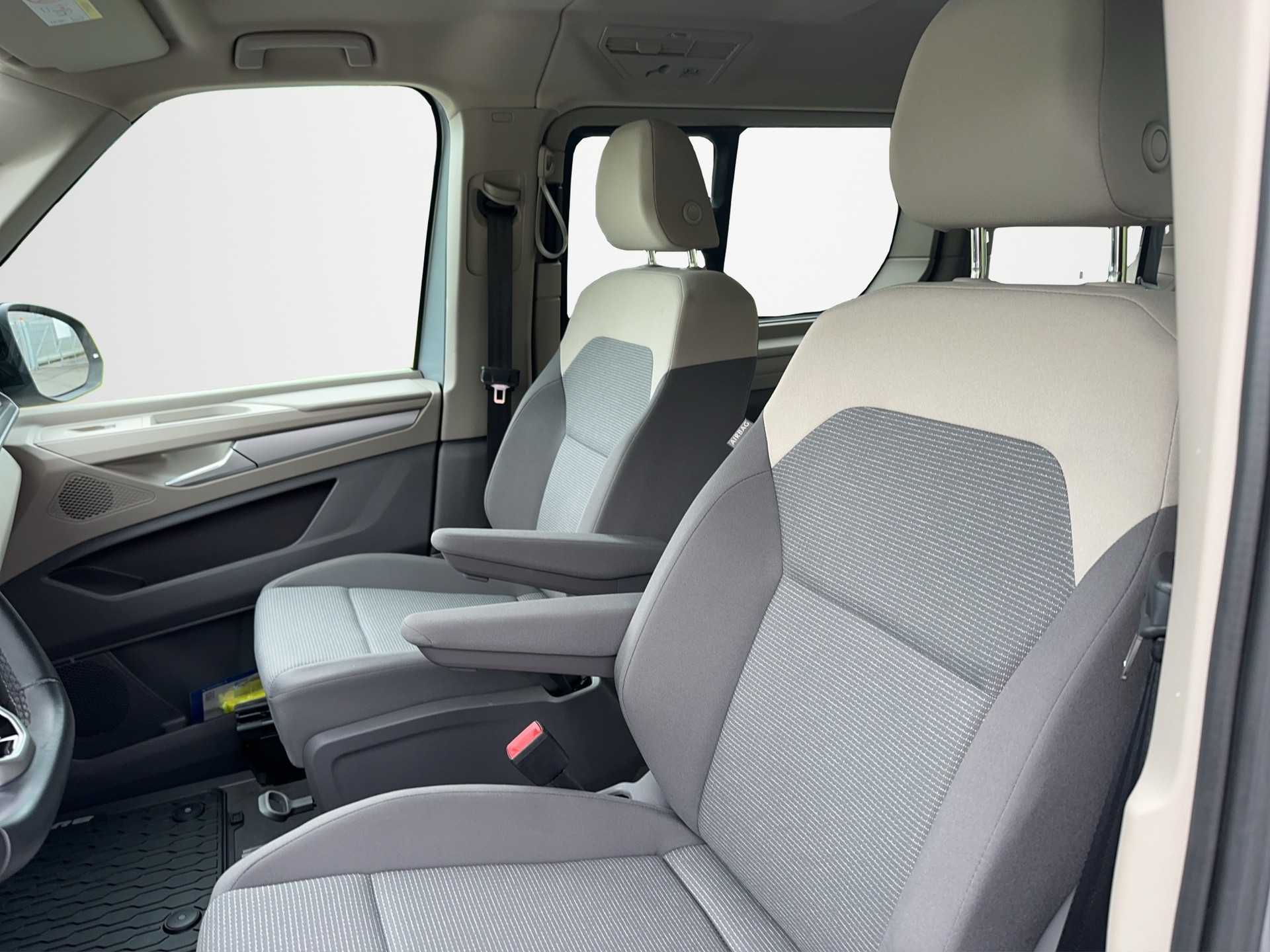 VW T7 Multivan 1.5 TSI Liberty DSG-image-12