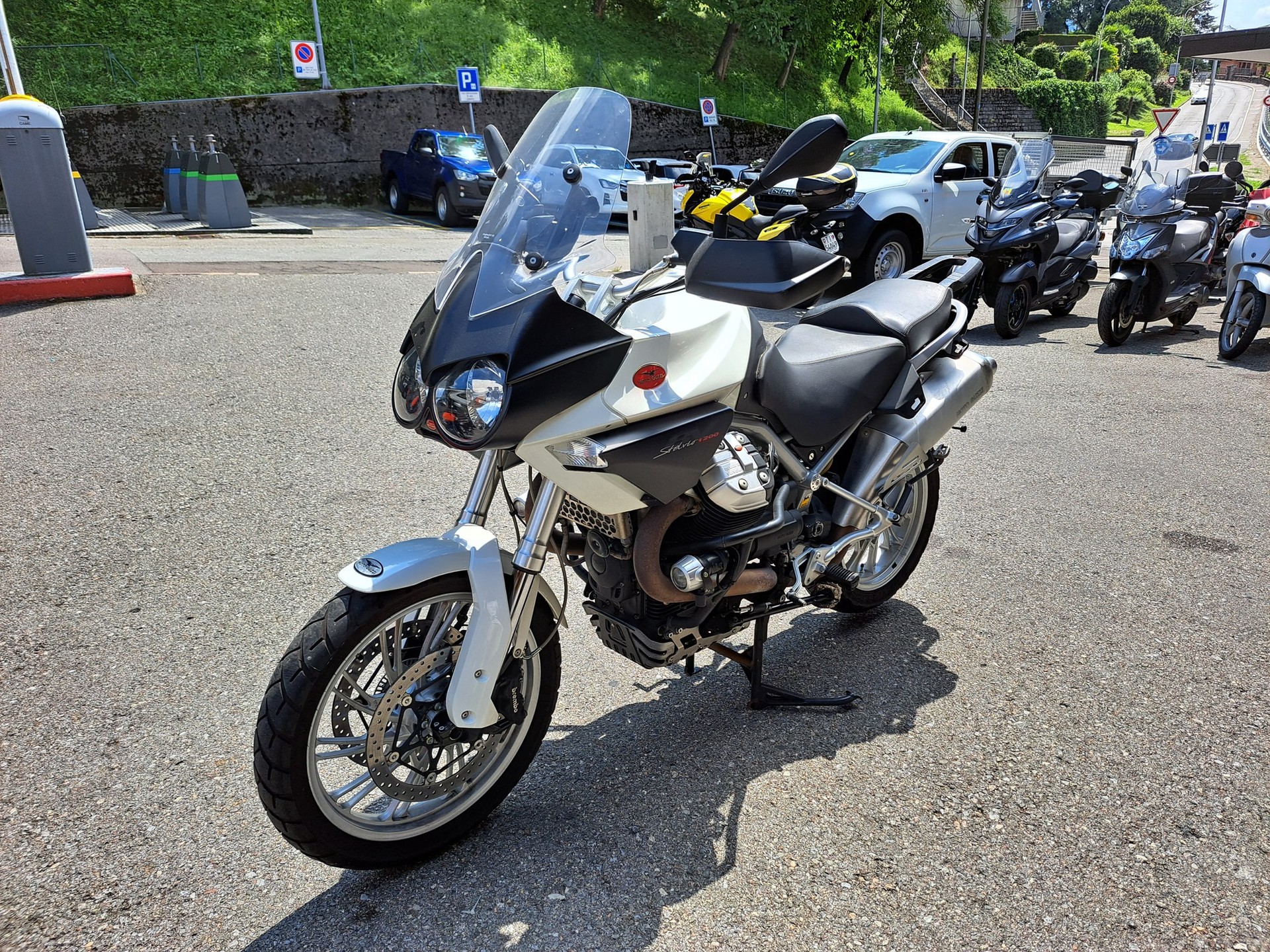 MOTO GUZZI Stelvio 1200 8V ABS Swiss Edition-image-2