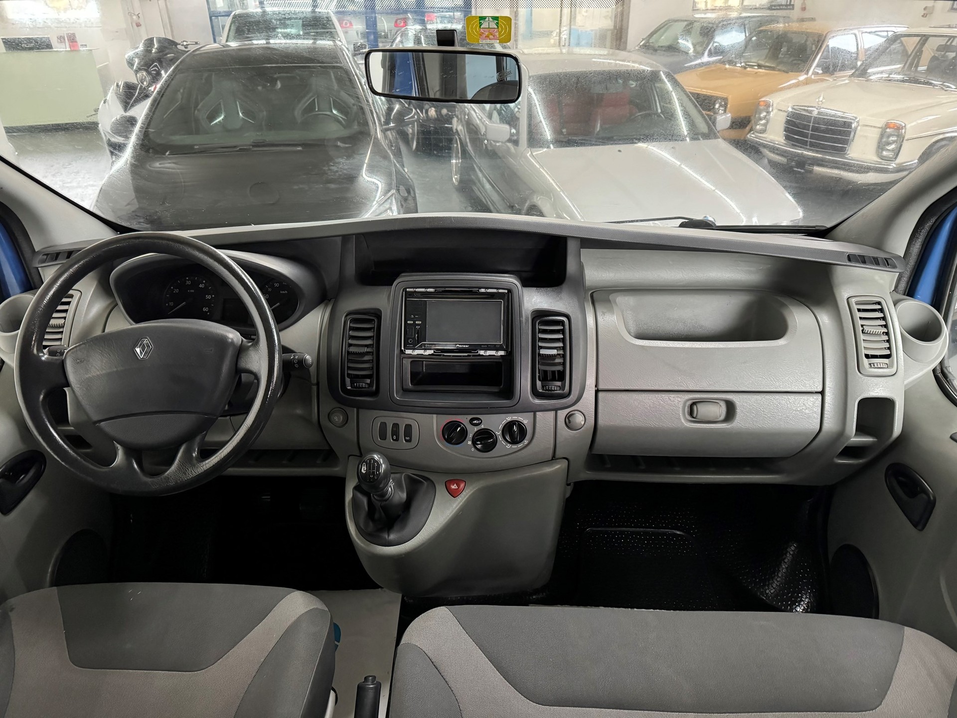 RENAULT Trafic 2.0 dCi 115 2.9t L2H1-image-13