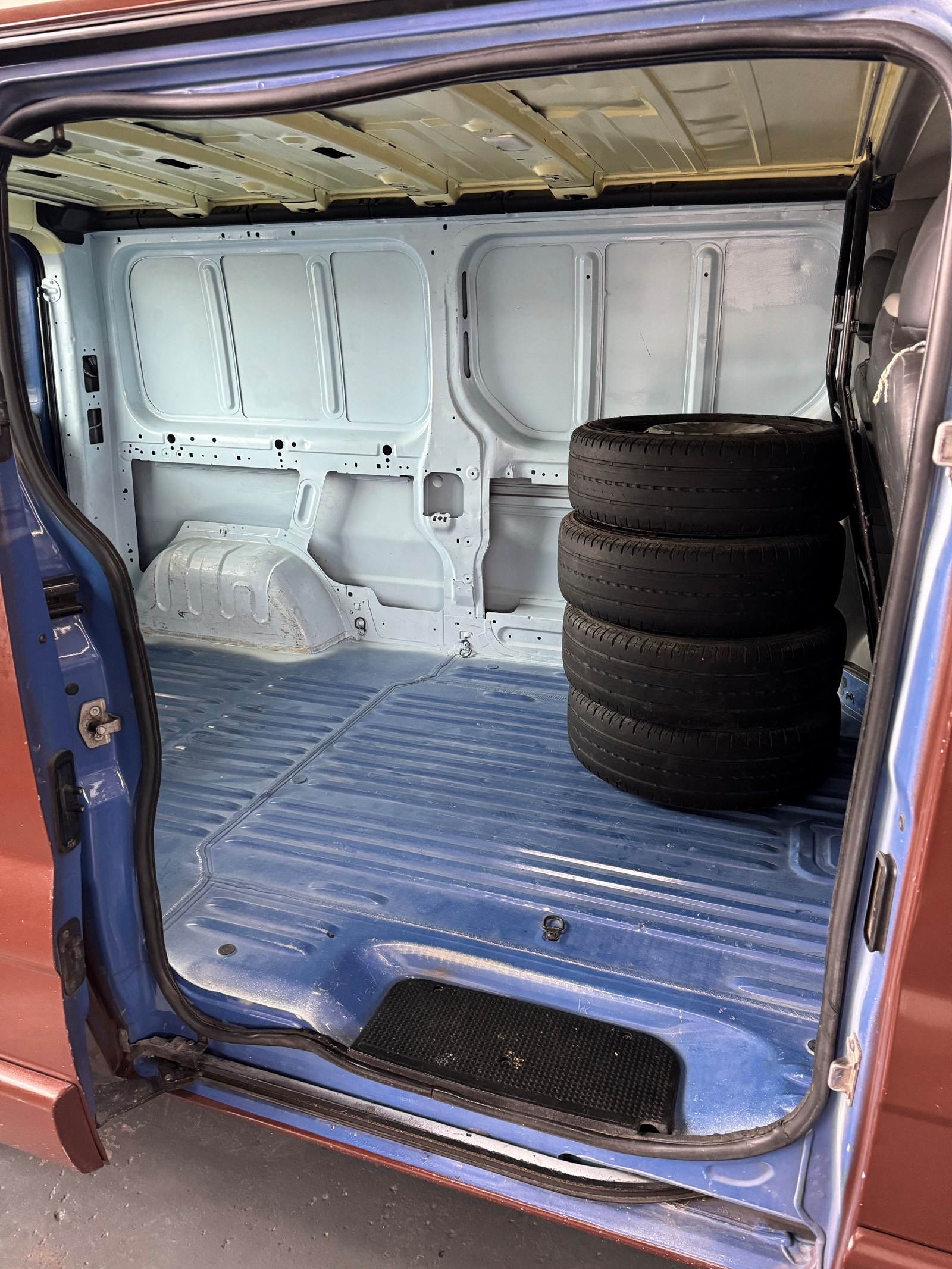 RENAULT Trafic 2.0 dCi 115 2.9t L2H1-image-9