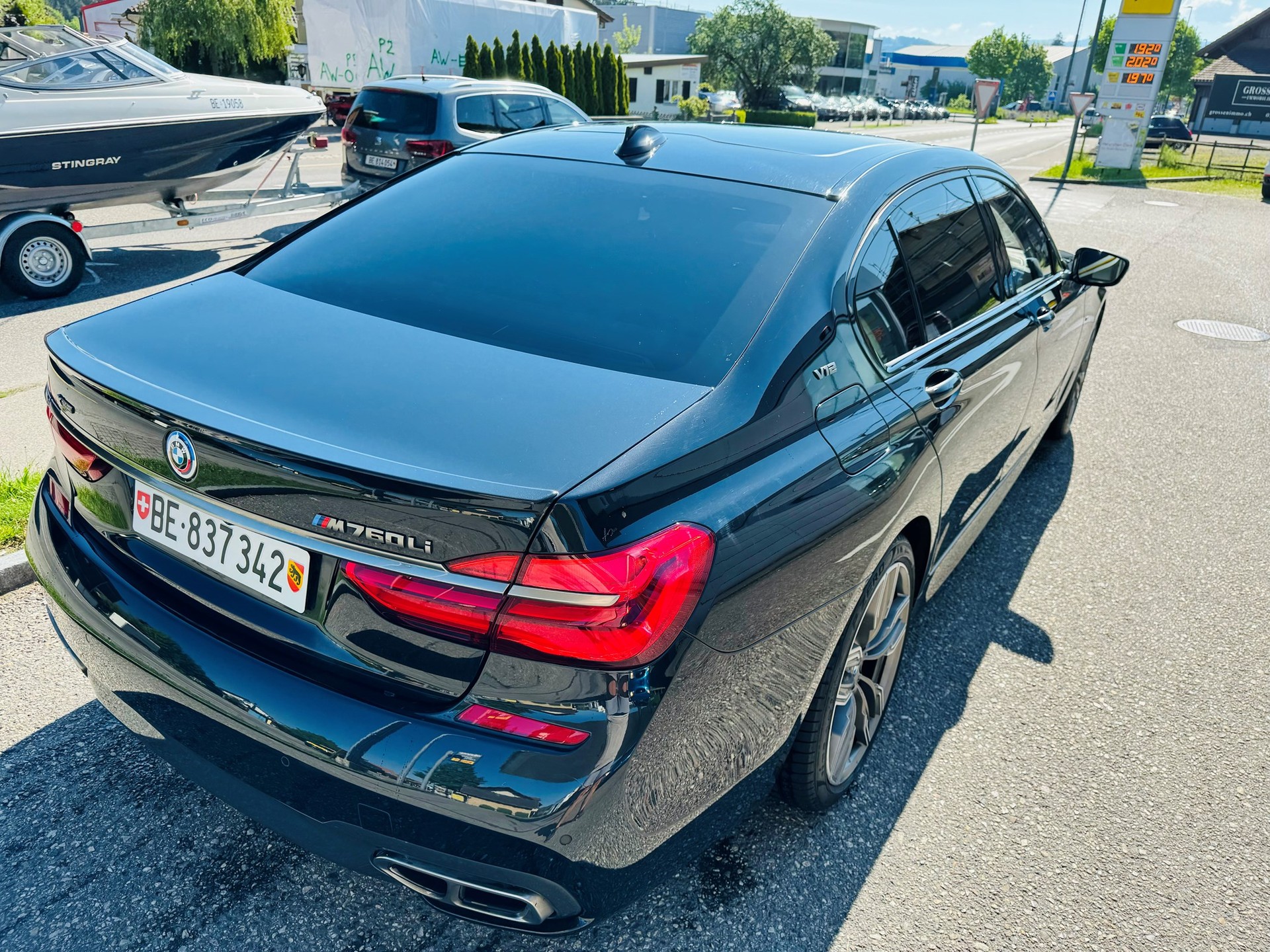 BMW M760Li xDrive Steptronic-image-2
