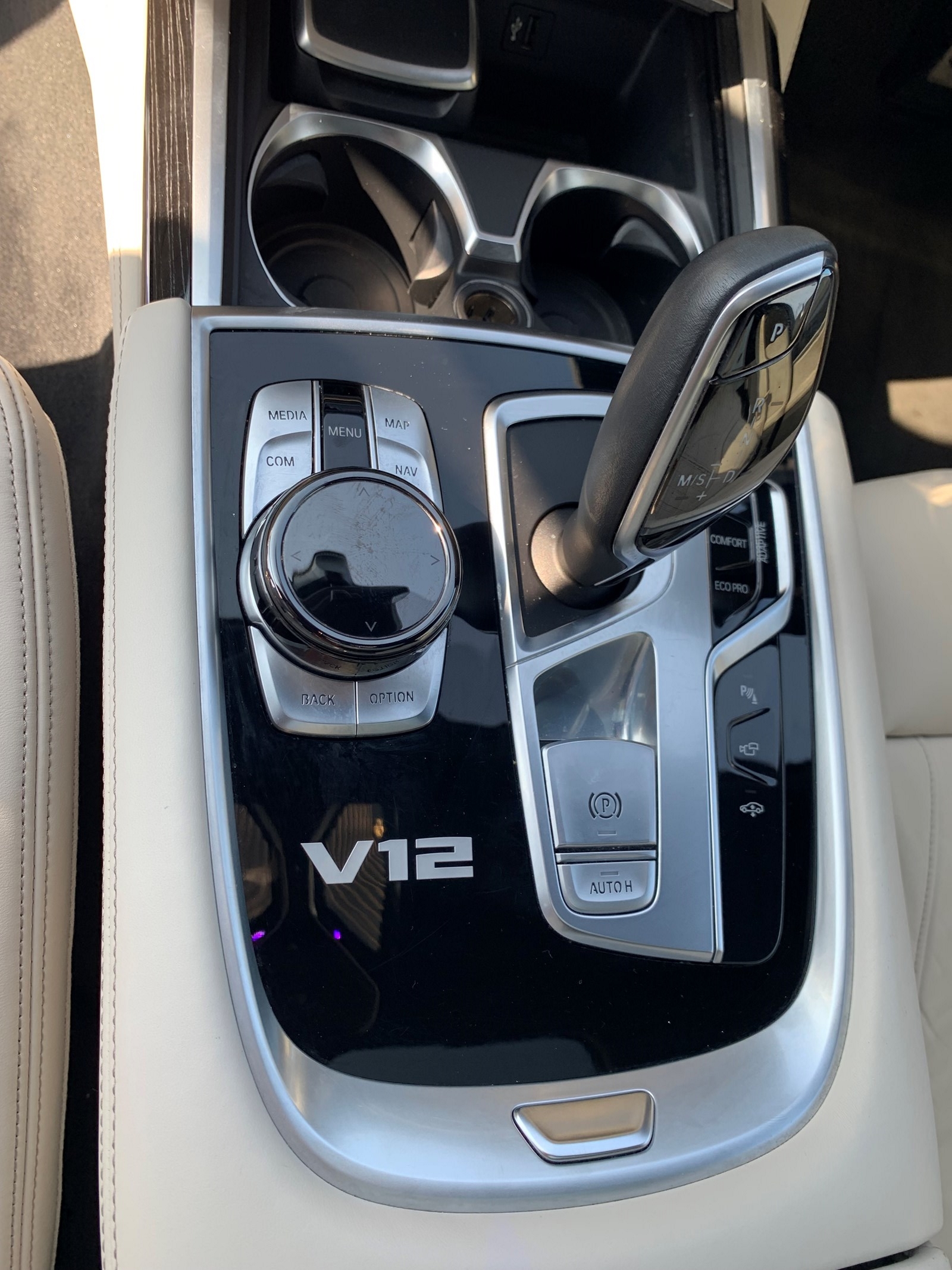 BMW M760Li xDrive Steptronic-image-4