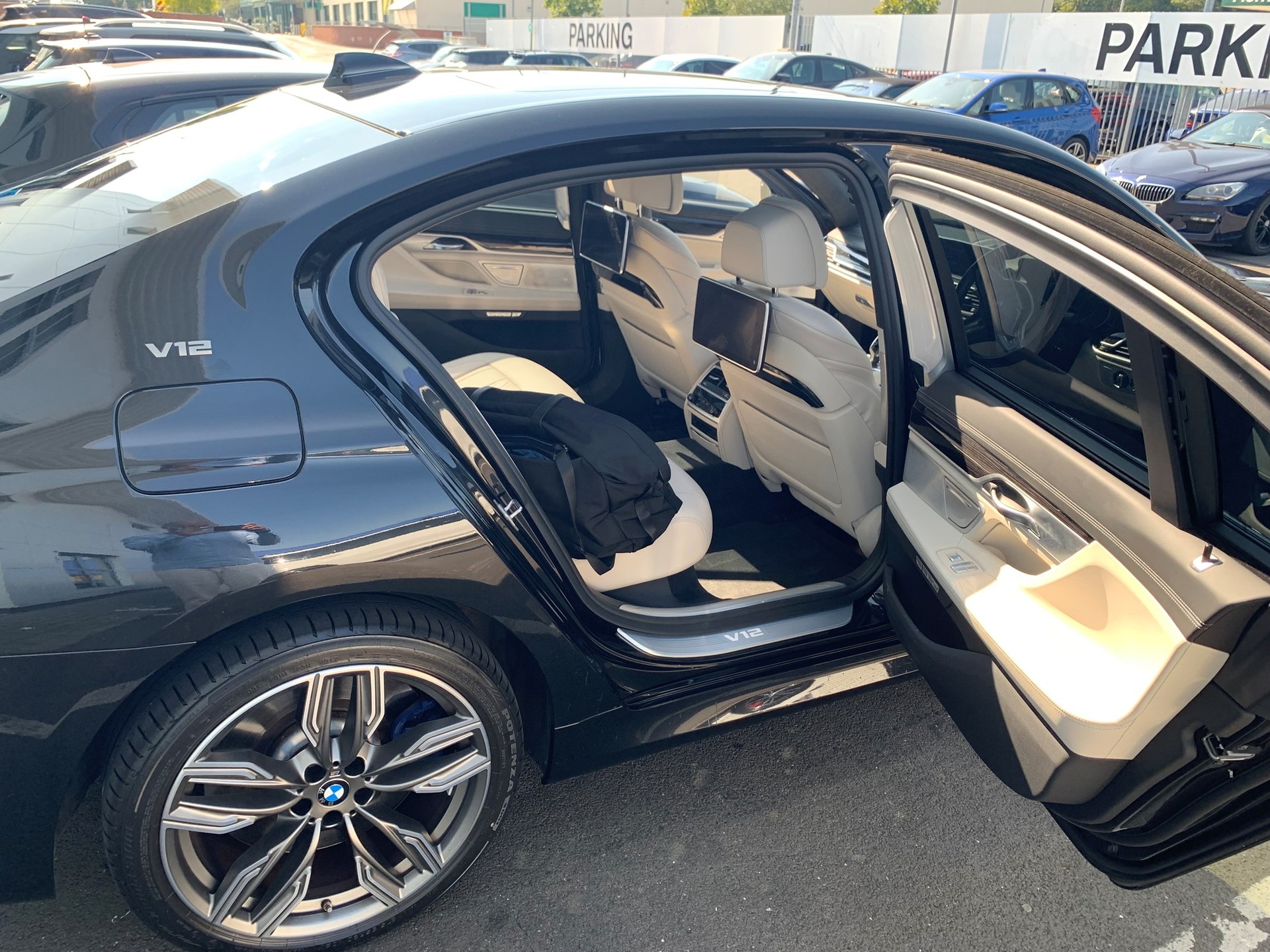 BMW M760Li xDrive Steptronic-image-5
