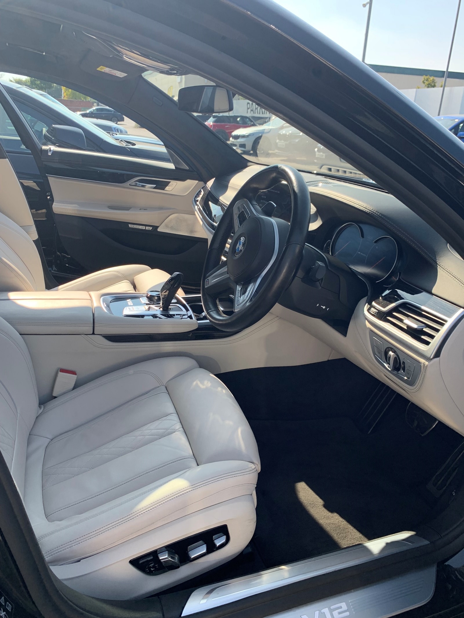 BMW M760Li xDrive Steptronic-image-6