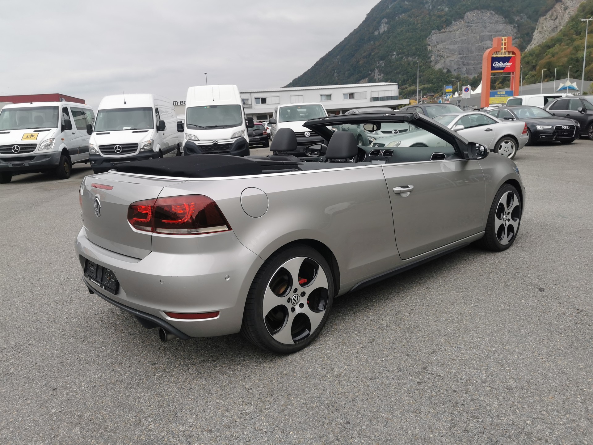 VW Golf Cabrio 2.0 TSI GTI DSG-image-2