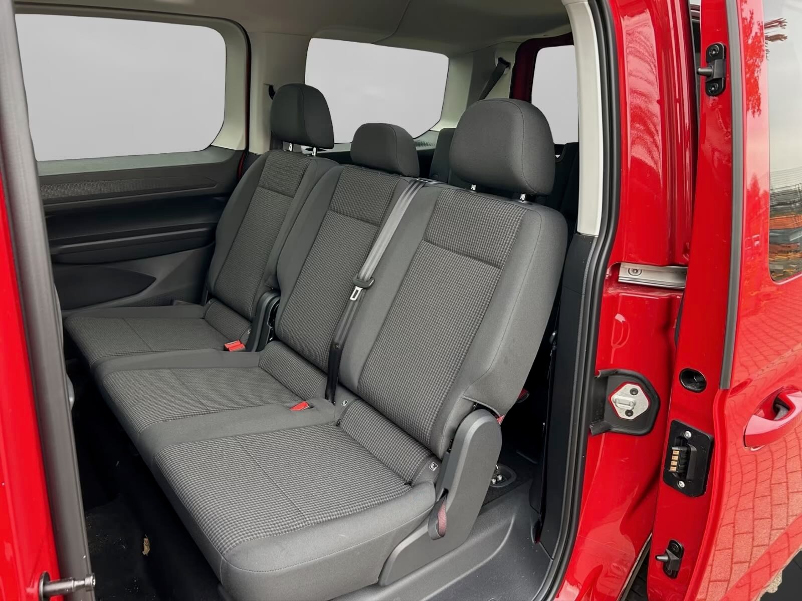 VW Caddy Maxi 2.0 TDI 4Motion-image-10