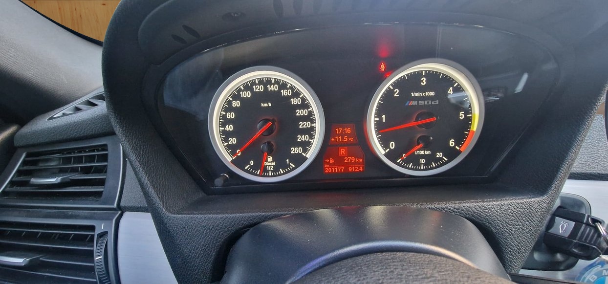 BMW X6 M50d Steptronic-showroom-element-2