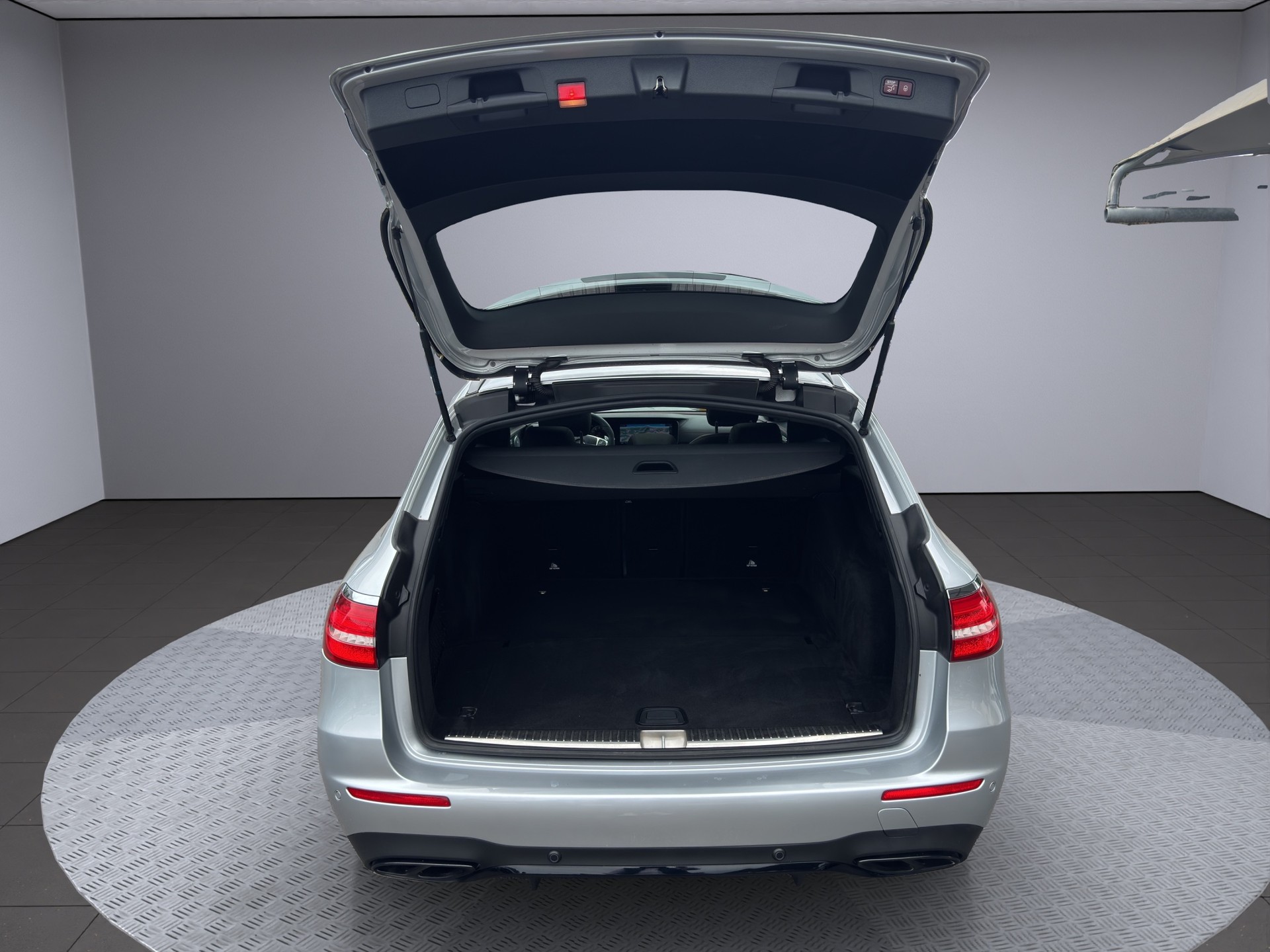 MERCEDES-BENZ E 43 AMG 4 Matic 9G-Tronic-image-17