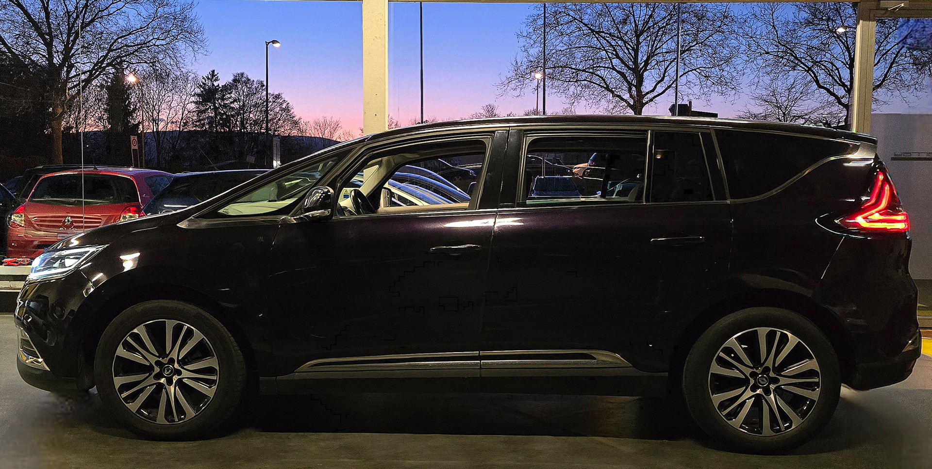 RENAULT Espace 1.6 dCi Initiale Paris EDC-showroom-element-3