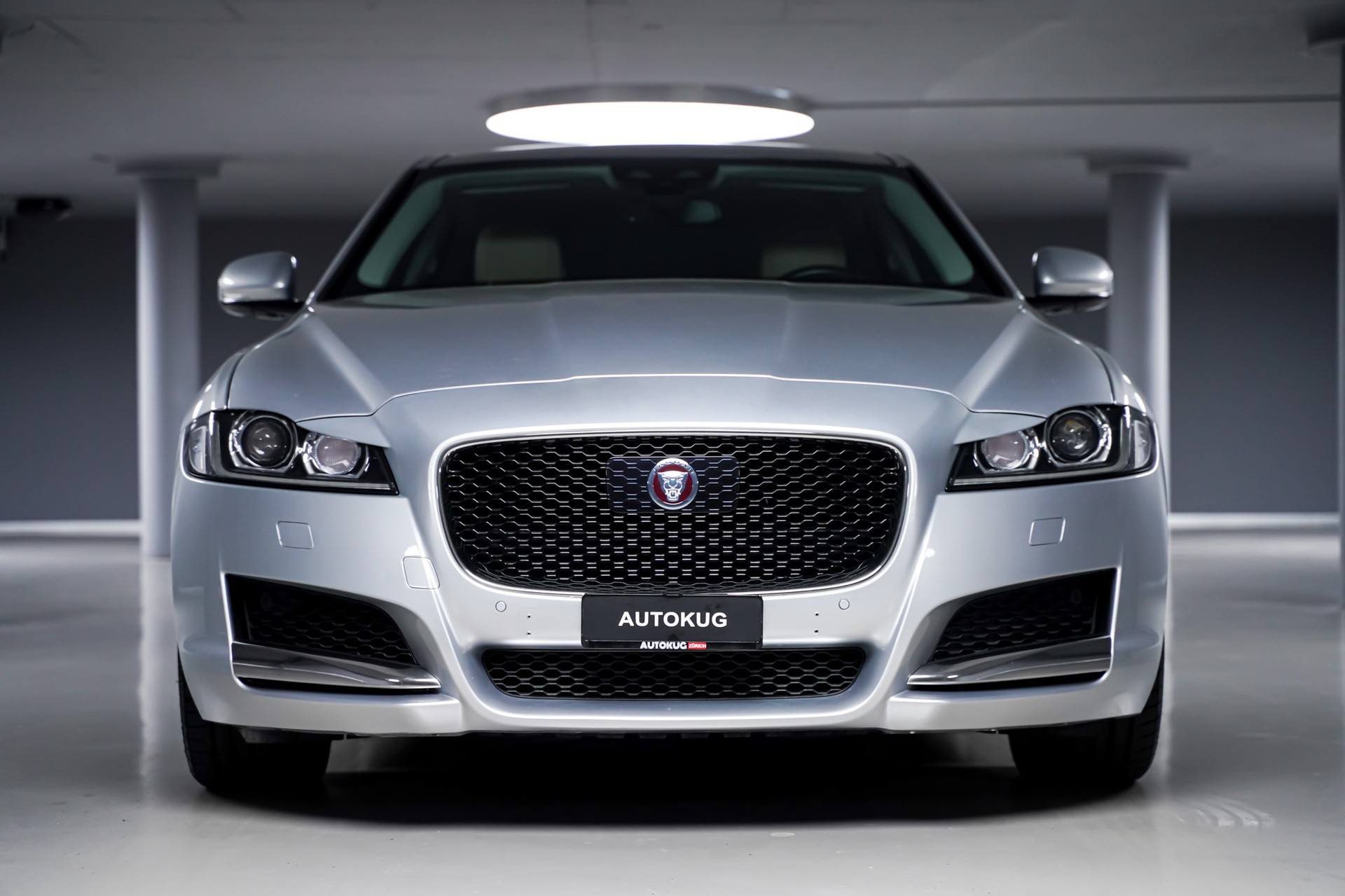 JAGUAR XF 30d R-Sport Automatic-showroom-element-1