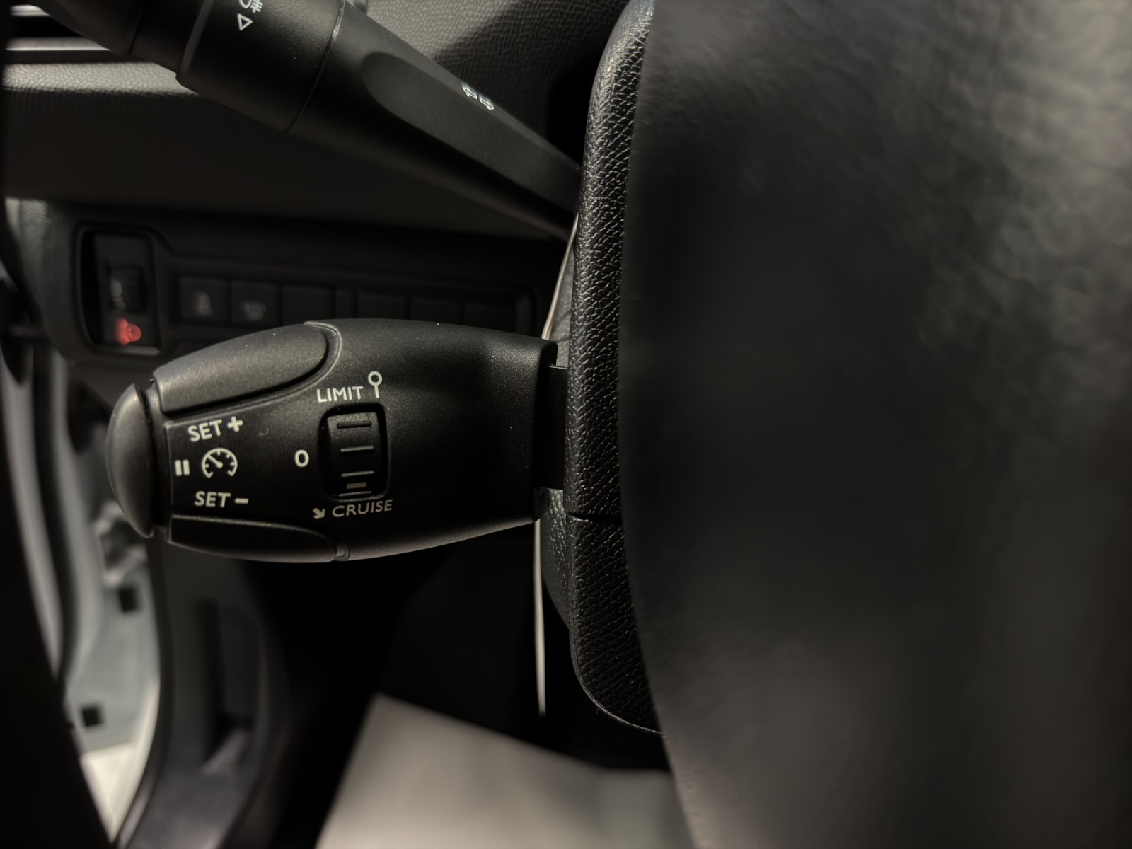 PEUGEOT 308 SW 1.2 THP Access-image-9