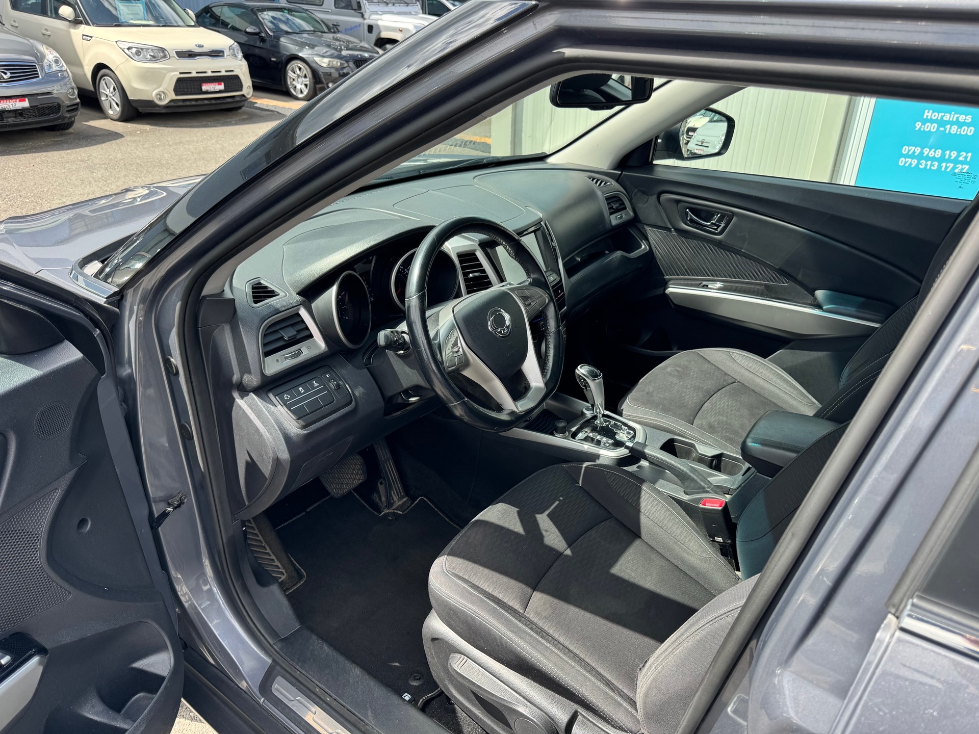 KGM-SsangYong Tivoli 1.6 e-XGi Quartz 4WD Automatic-image-7
