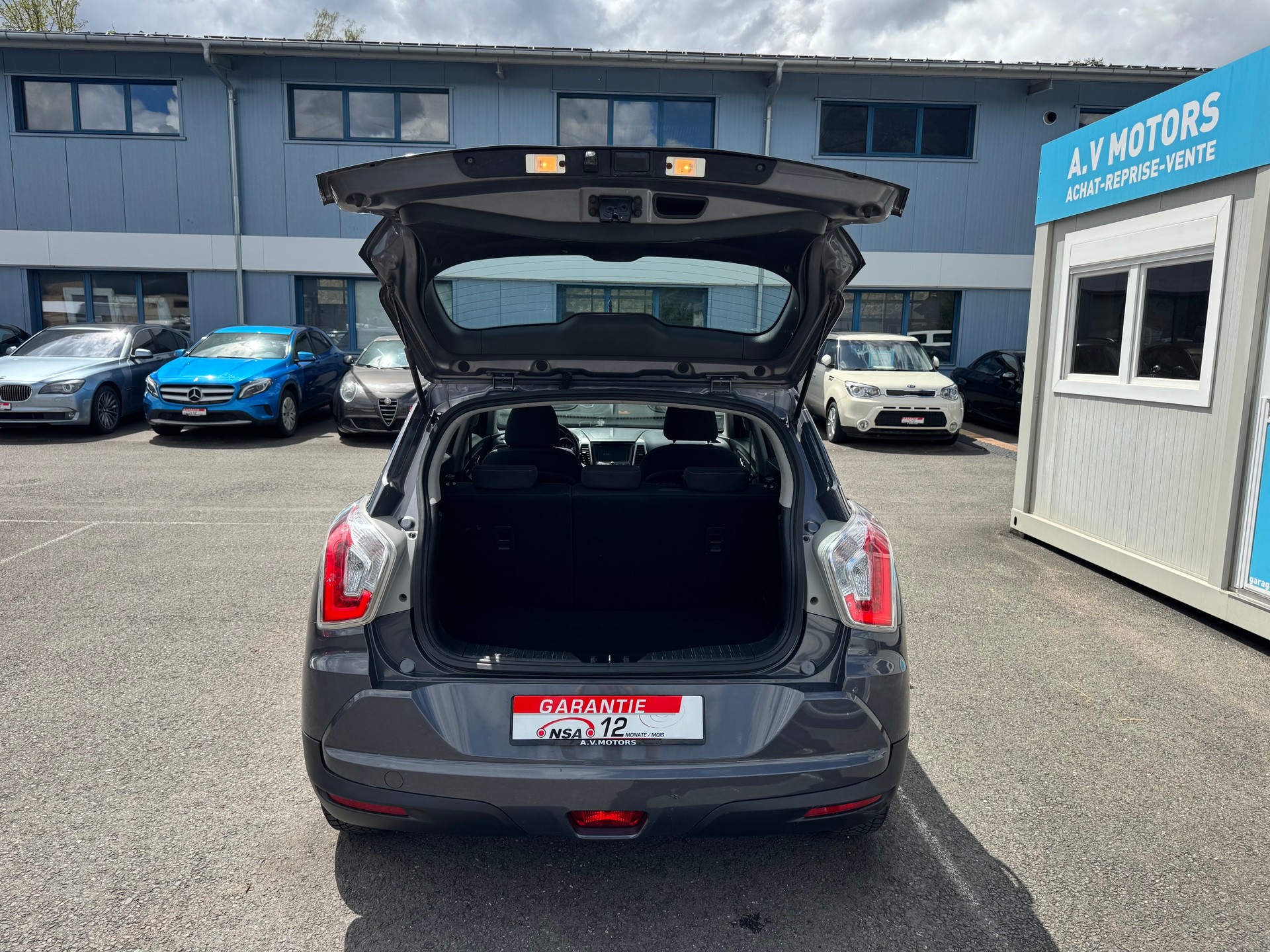 KGM-SsangYong Tivoli 1.6 e-XGi Quartz 4WD Automatic-image-6