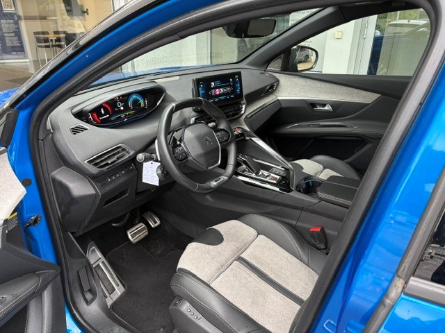 PEUGEOT 3008 300e Hybrid4 GT Pack EAT8-image-11
