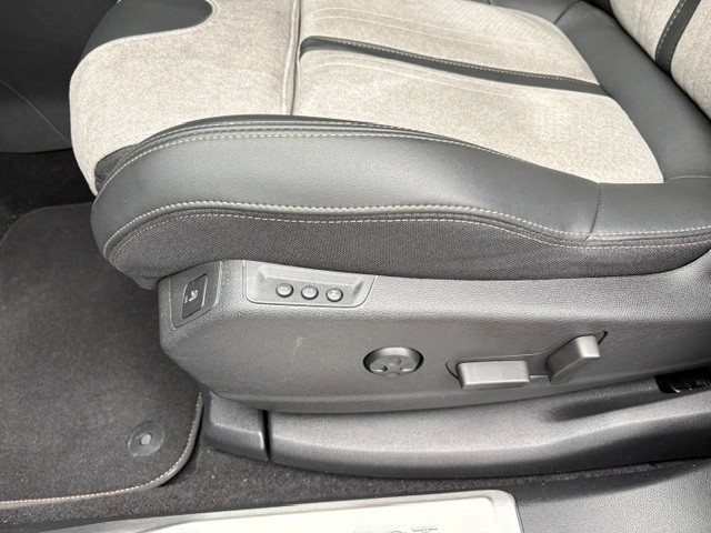 PEUGEOT 3008 300e Hybrid4 GT Pack EAT8-image-12