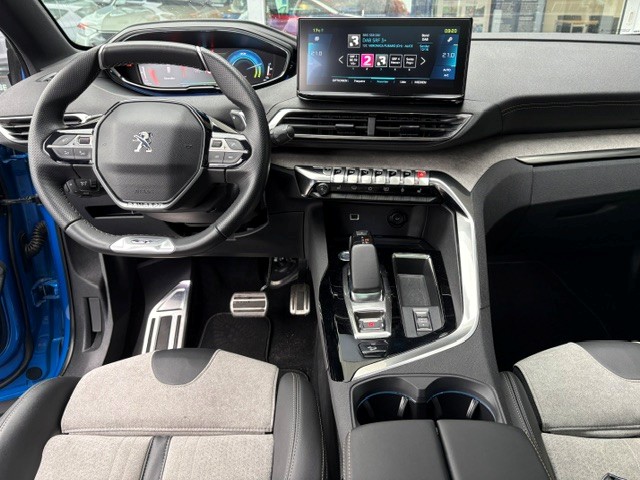PEUGEOT 3008 300e Hybrid4 GT Pack EAT8-image-19