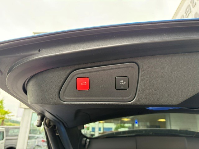 PEUGEOT 3008 300e Hybrid4 GT Pack EAT8-image-7