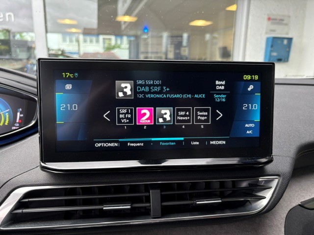 PEUGEOT 3008 300e Hybrid4 GT Pack EAT8-image-16