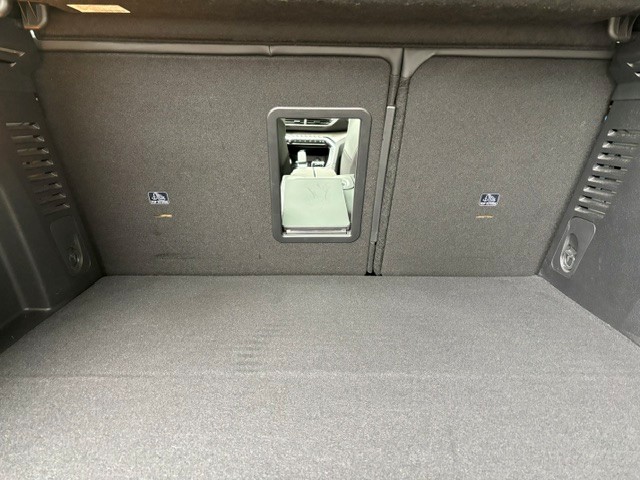 PEUGEOT 3008 300e Hybrid4 GT Pack EAT8-image-8