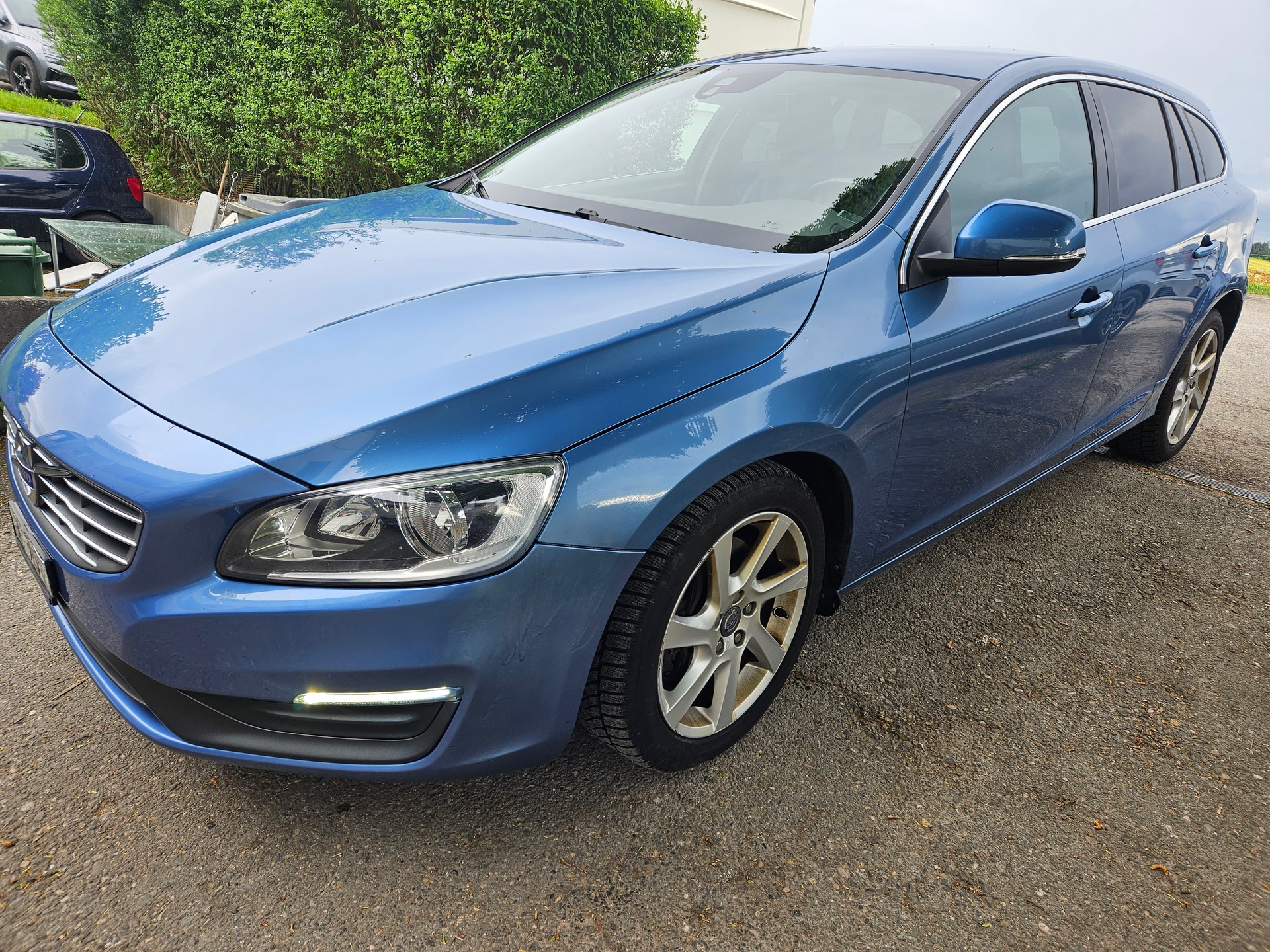 VOLVO V60 D5 AWD Summum Geartronic-image-1